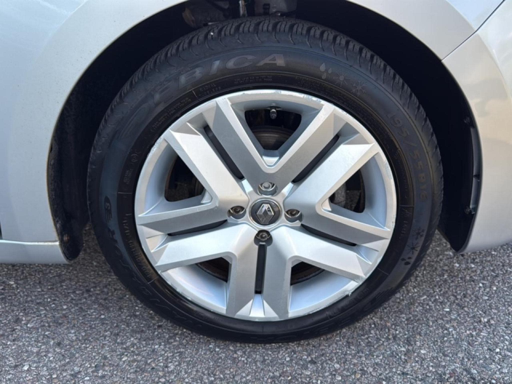 Renault Clio 1.0 TCE 90 ZEN (2021) - Photo 5