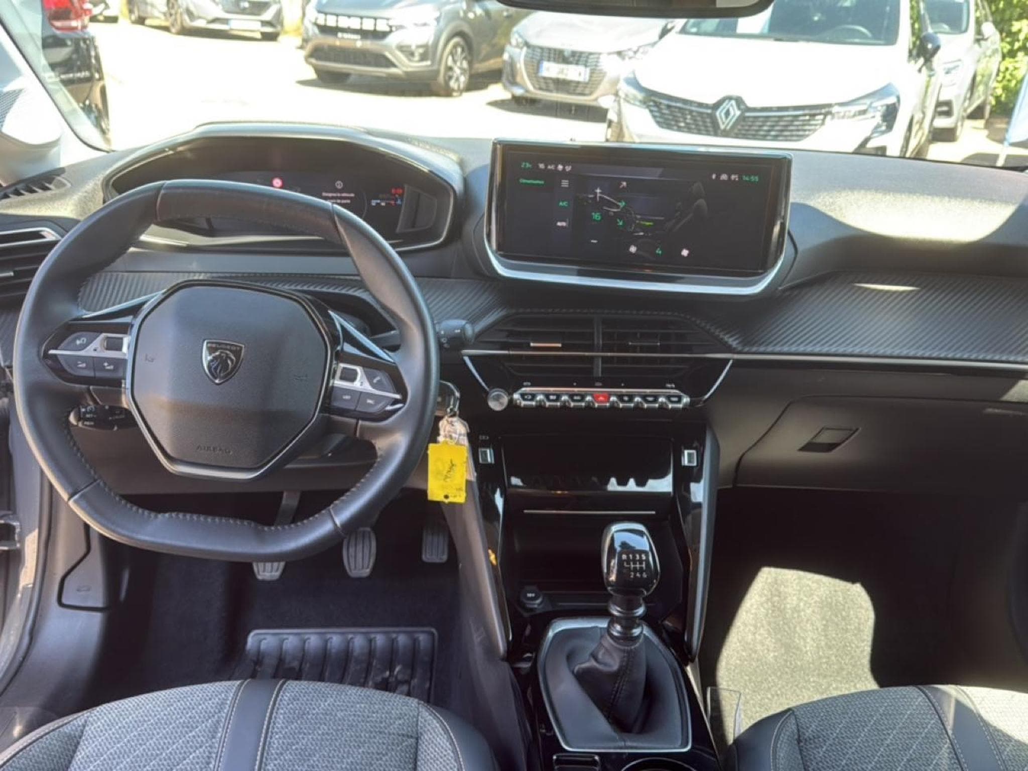 Peugeot 208 1.2 100 ALLURE (2025) - Photo 18