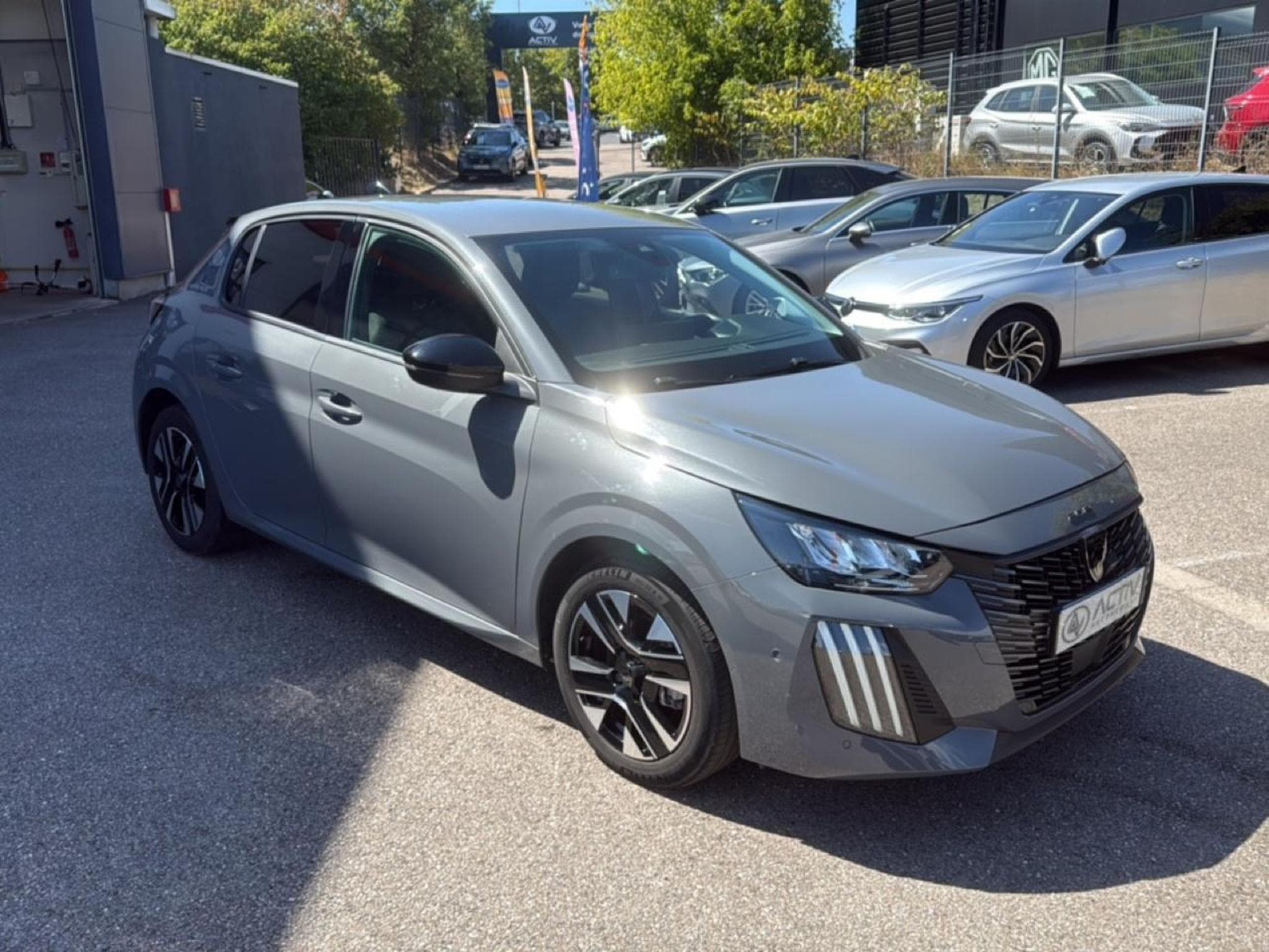 Peugeot 208 1.2 100 ALLURE (2025) - Photo 3