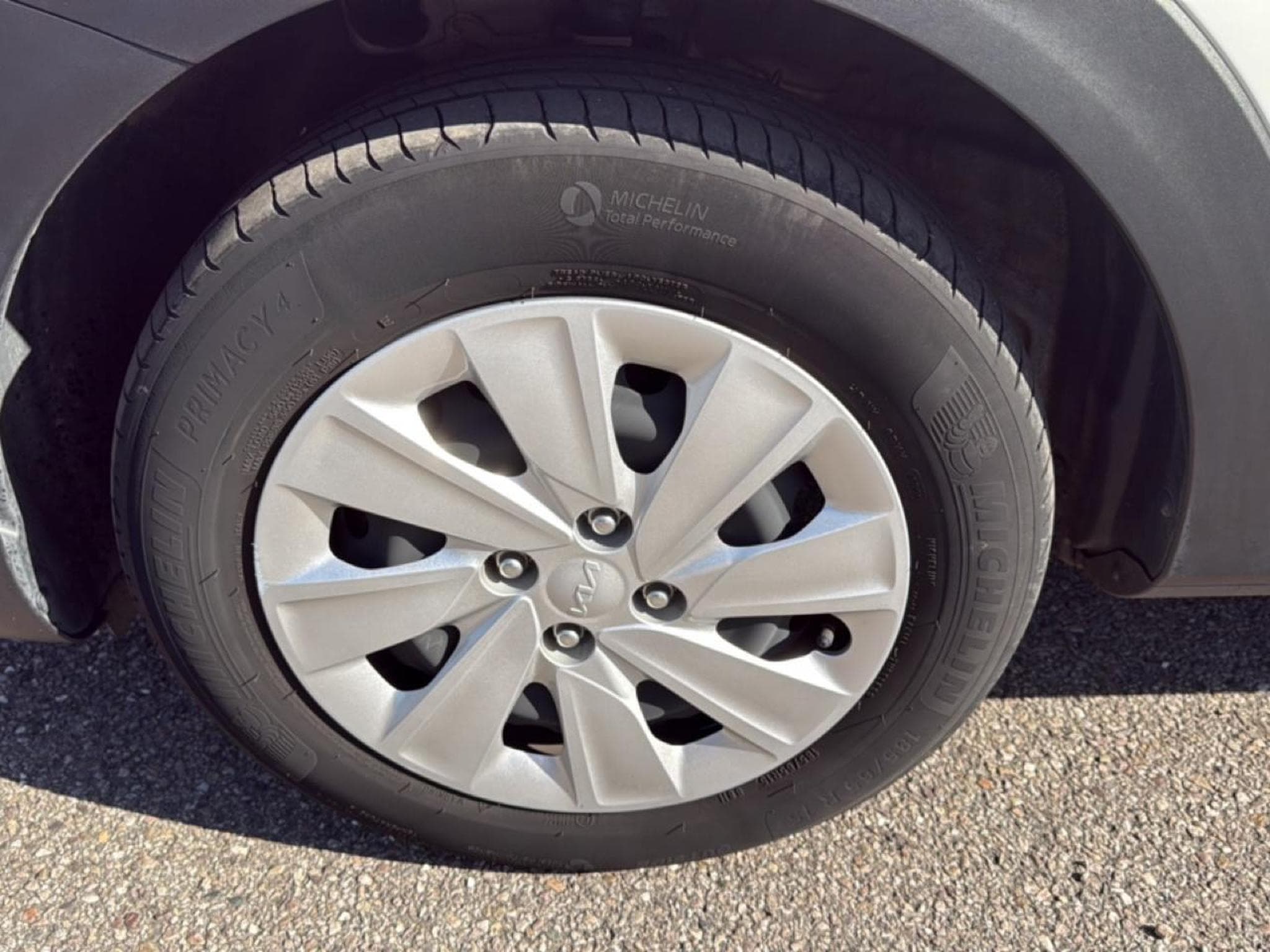 Kia STONIC 1.0 T-GDI 100 MOTION (2023) - Photo 10