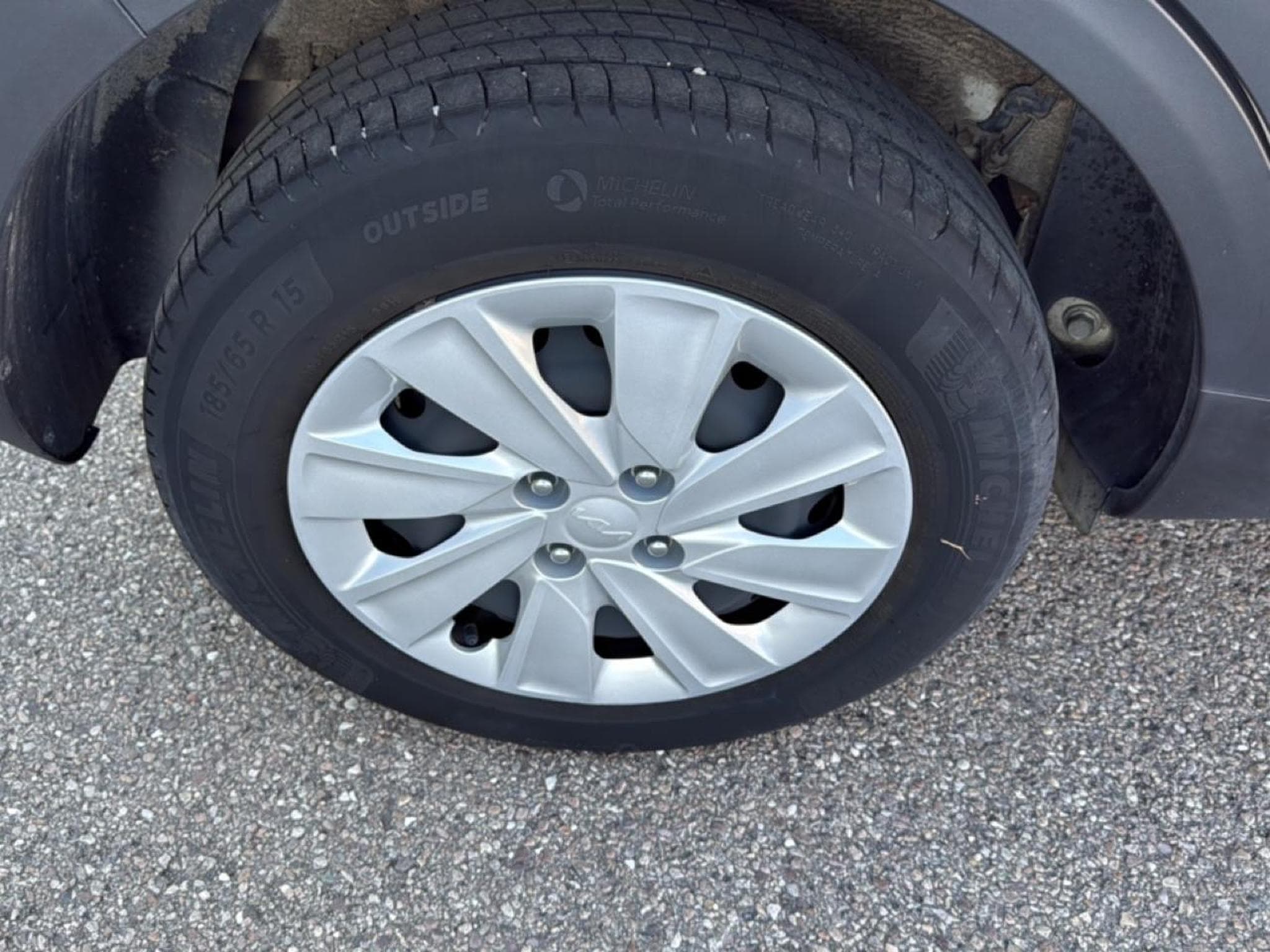 Kia STONIC 1.0 T-GDI 100 MOTION (2023) - Photo 12