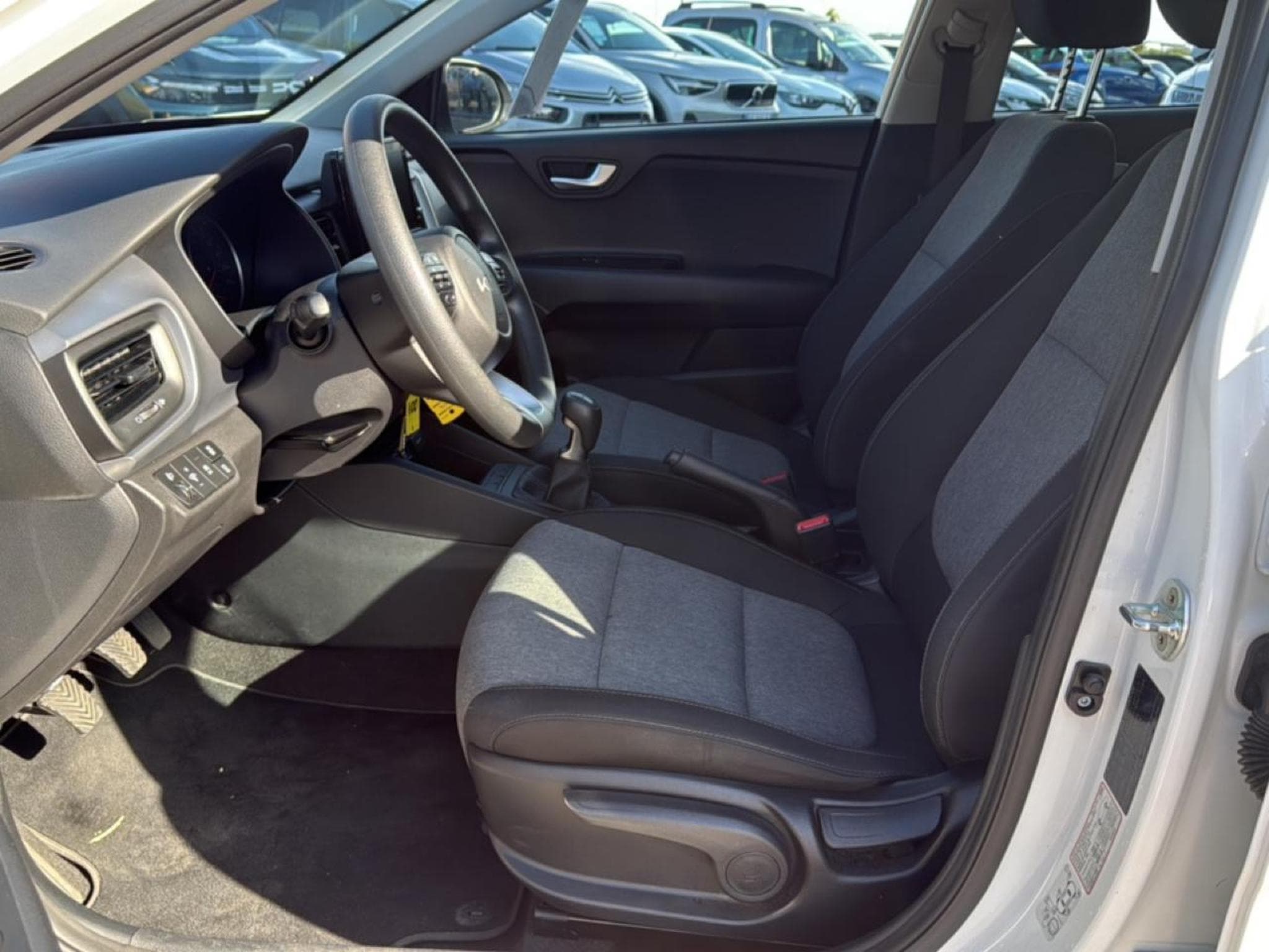 Kia STONIC 1.0 T-GDI 100 MOTION (2023) - Photo 14