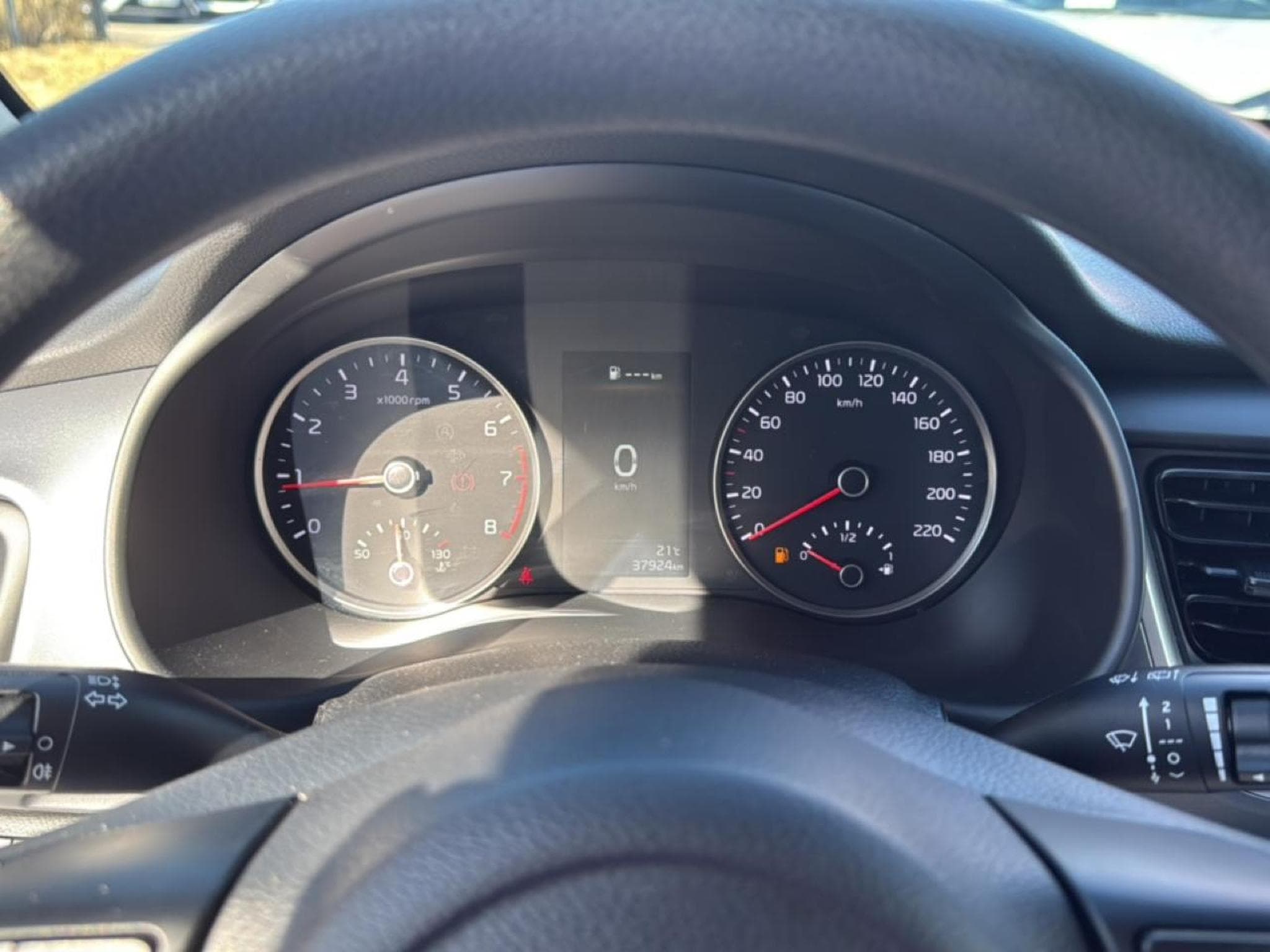 Kia STONIC 1.0 T-GDI 100 MOTION (2023) - Photo 19