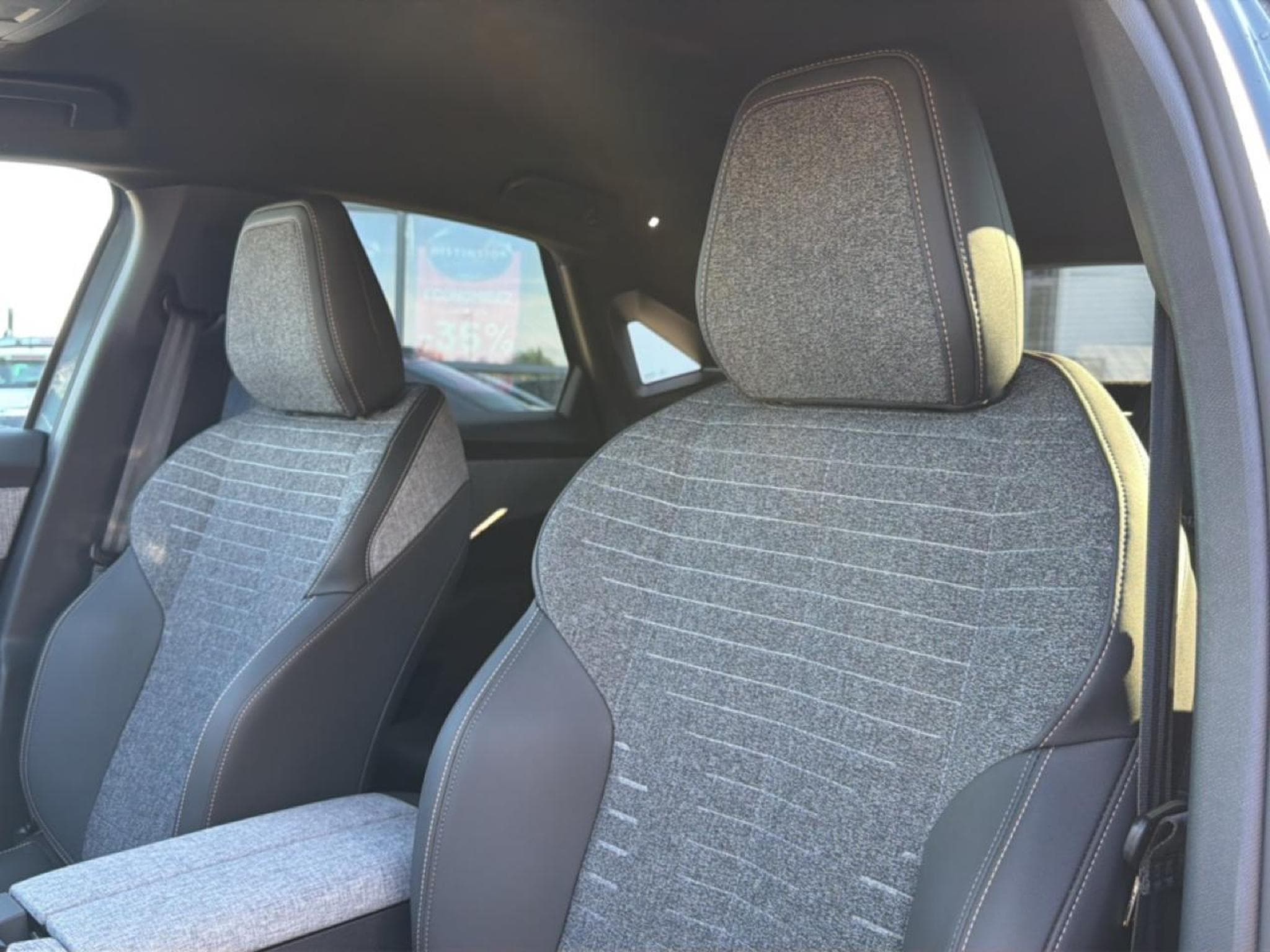 Peugeot 3008 1.2 HYBRID 145 ALLURE E-DCS6 (2025) - Photo 10