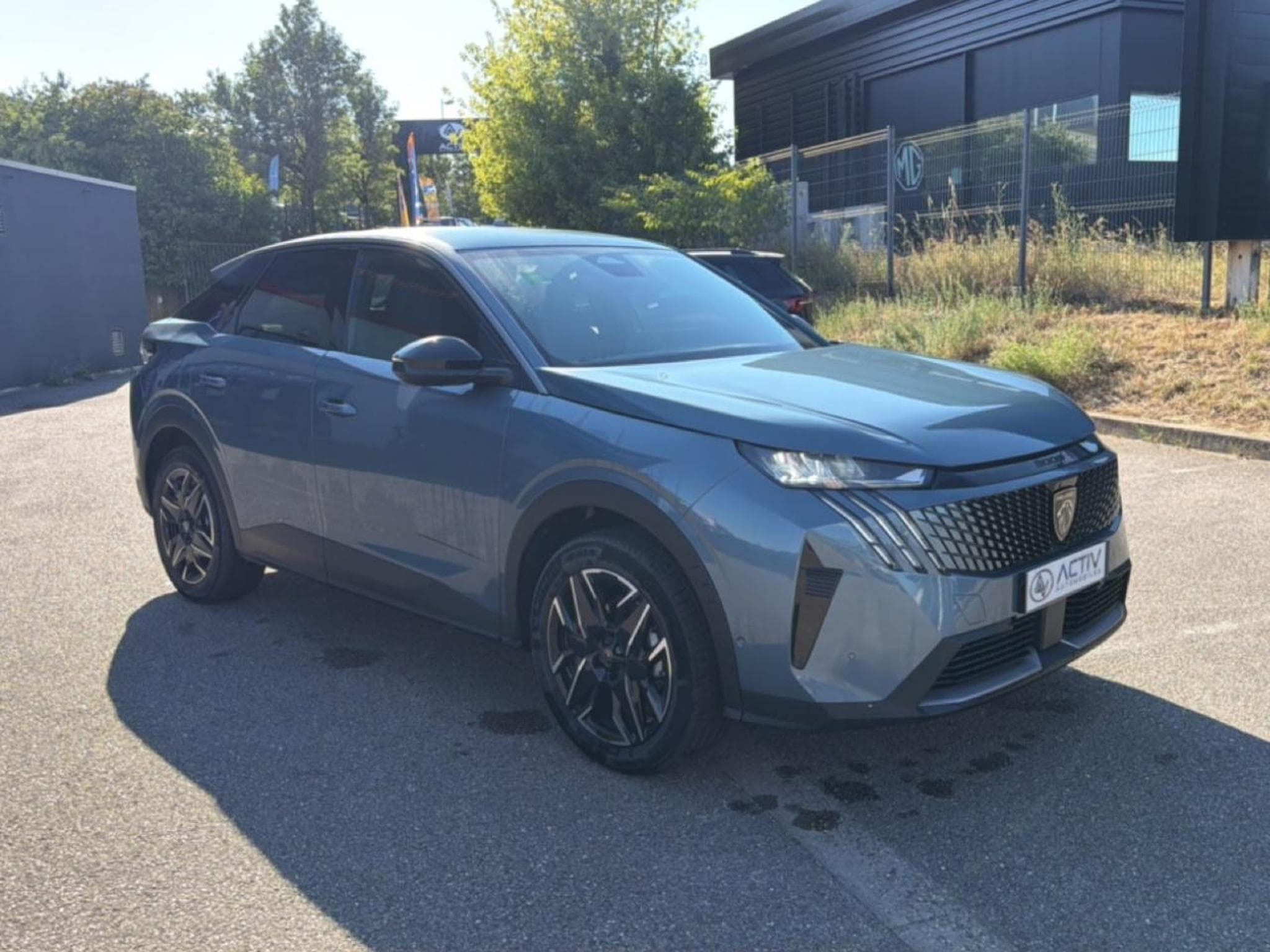 Peugeot 3008 1.2 HYBRID 145 ALLURE E-DCS6 (2025) - Photo 2