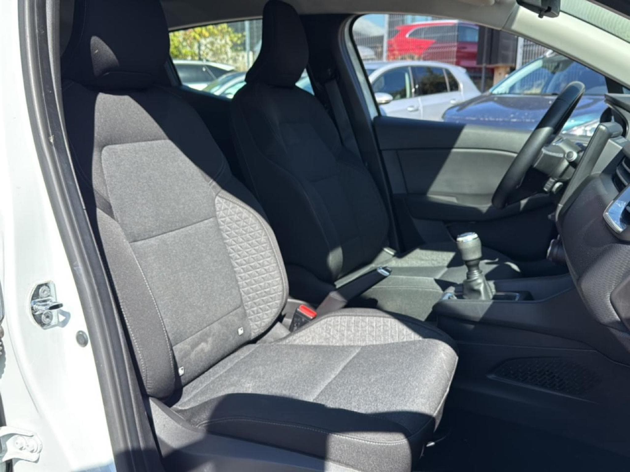 Renault Clio 1.0 TCE 100 BUSINESS (2019) - Photo 19