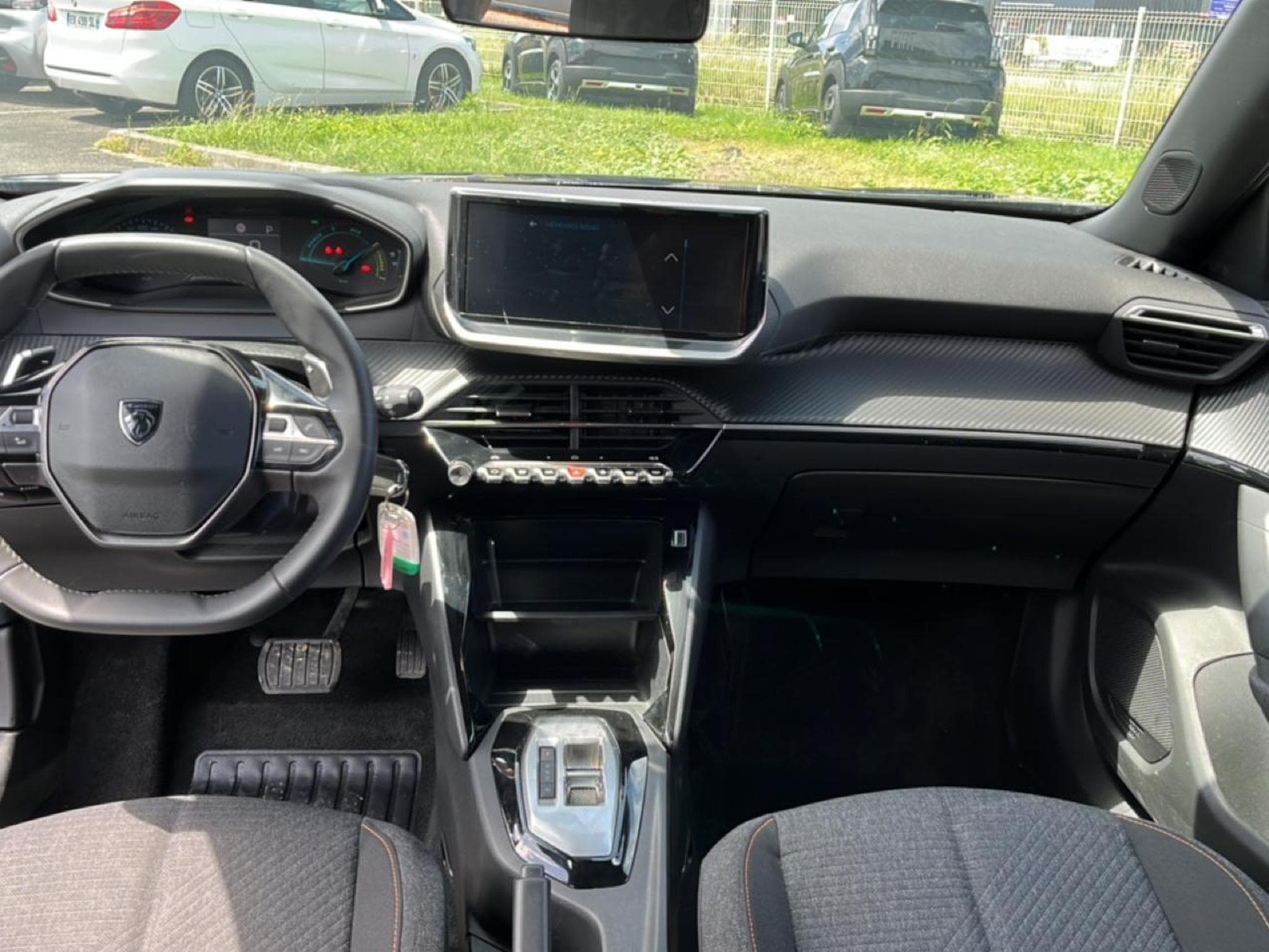 Peugeot 2008 1.2 HYBRID 145 STYLE E-DCS6 (2025) - Photo 20
