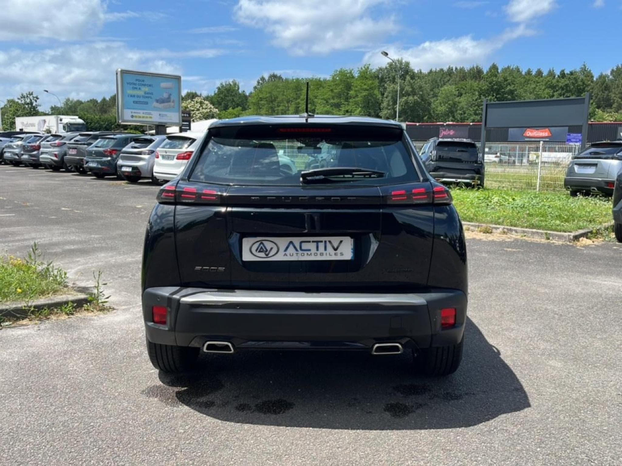 Peugeot 2008 1.2 HYBRID 145 STYLE E-DCS6 (2025) - Photo 6