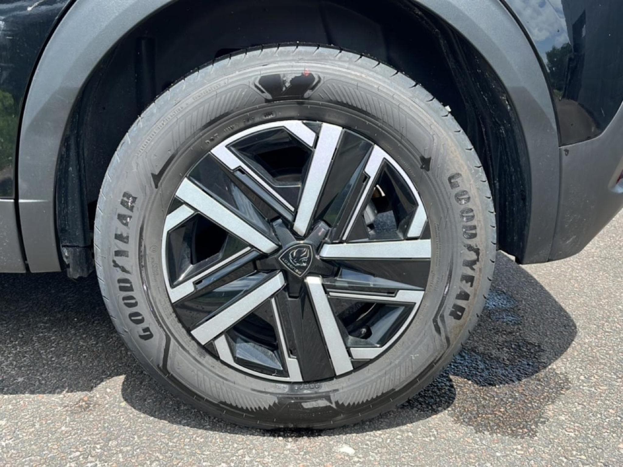 Peugeot 2008 1.2 HYBRID 145 STYLE E-DCS6 (2025) - Photo 9