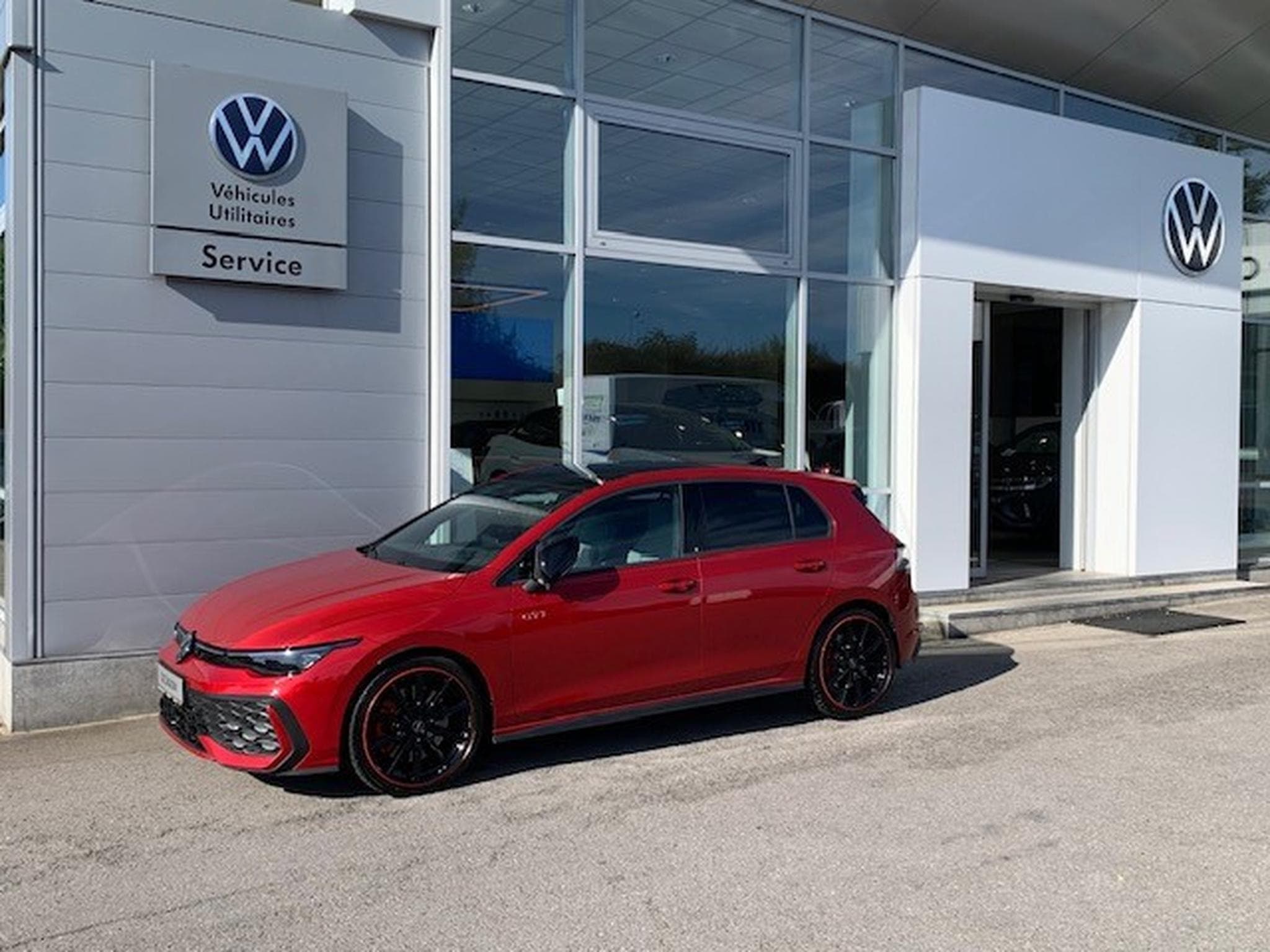VW Golf GTI BLACK STYLE 2.0TSI 265CV DSG7 (2025) - Photo 1