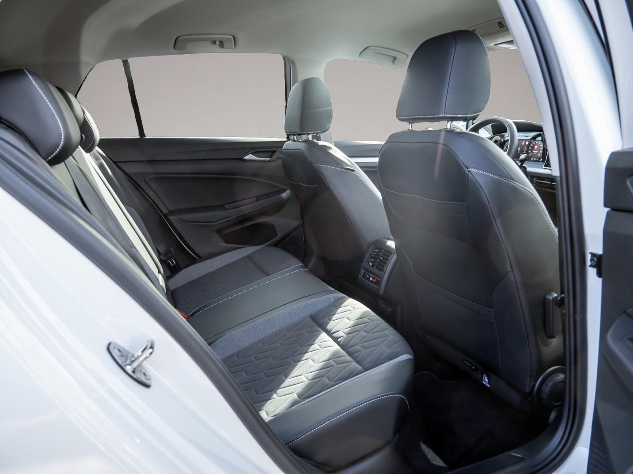VW Golf (2025) - Photo 4