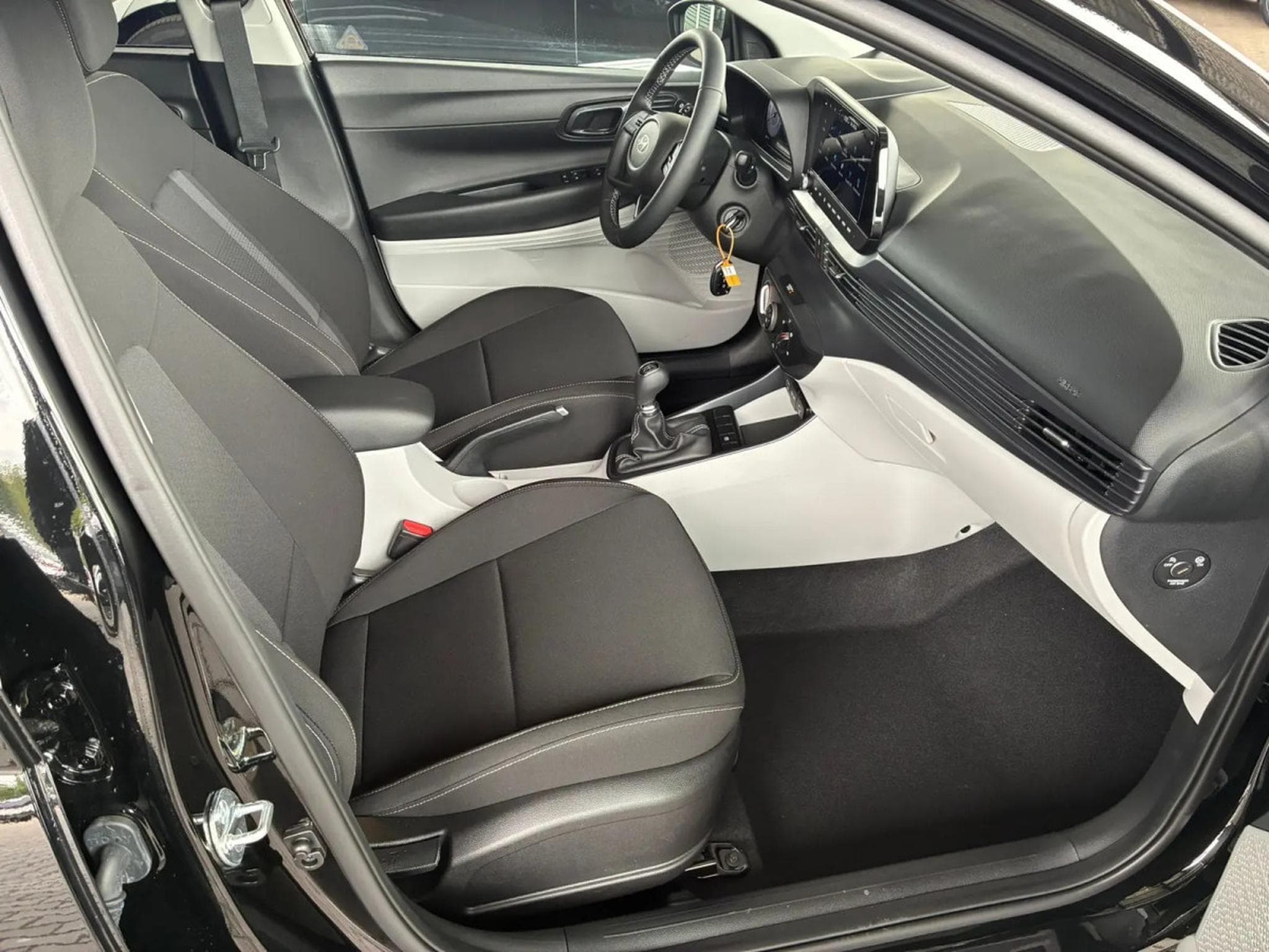 Hyundai i20 1.2 MPI 79 Pure (2025) - Photo 24