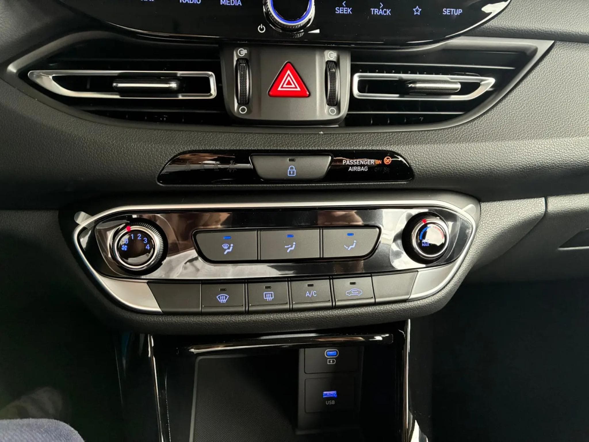 Hyundai i30 1.5 GDI 97 Comfort (2025) - Photo 20