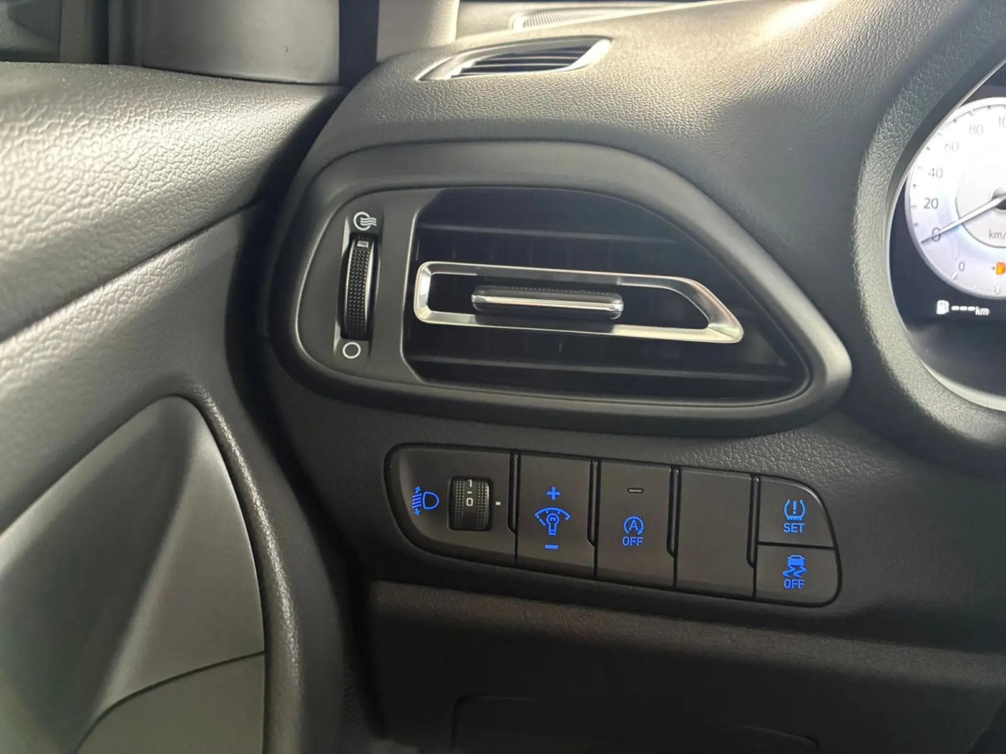 Hyundai i30 1.5 GDI 97 Comfort (2025) - Photo 23