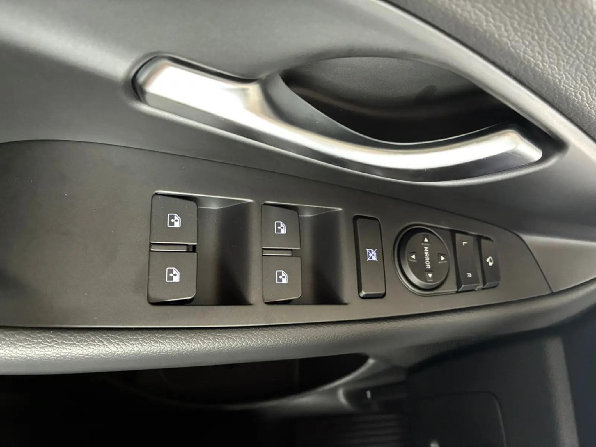 Hyundai i30 1.5 GDI 97 Comfort (2025) - Photo 24