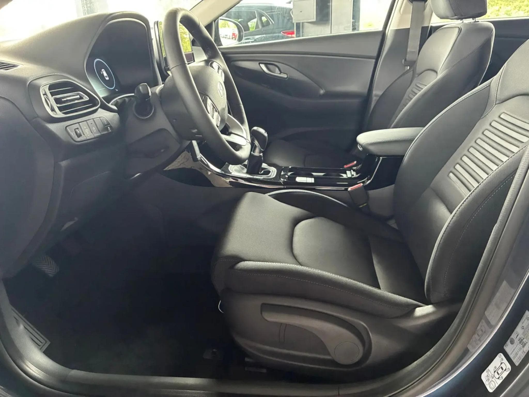 Hyundai i30 1.5 GDI 97 Comfort (2025) - Photo 7