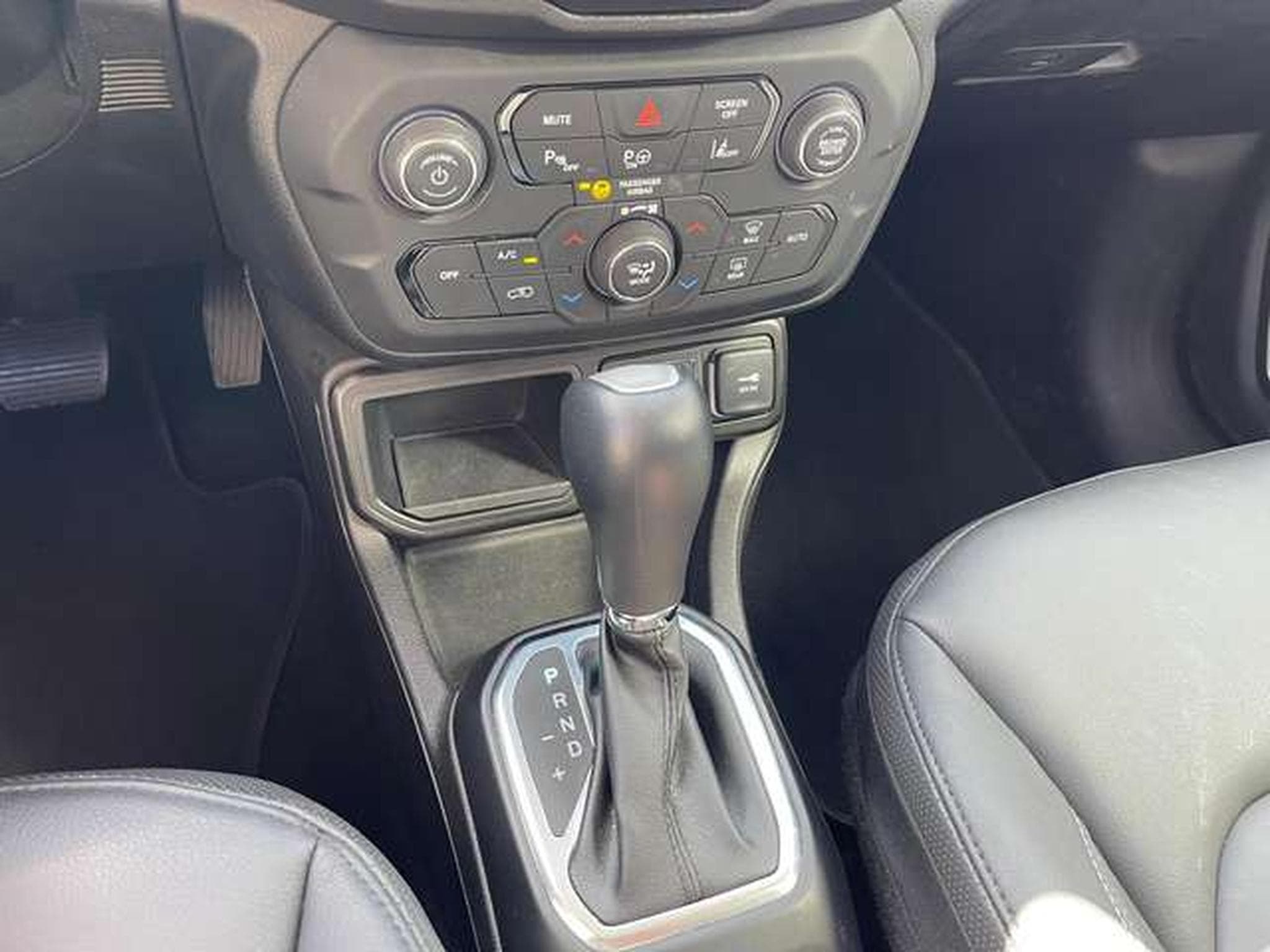Jeep Renegade Renegade 1.5 GSE -GARANTIE JUSQU'A 36 MOIS- (2023) - Foto 21