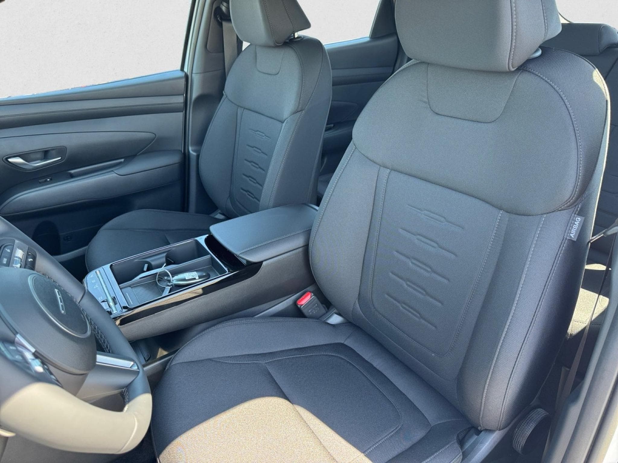 Hyundai Tucson 1.6 T-GDI Hybrid 239  AT (2026) - Photo 8