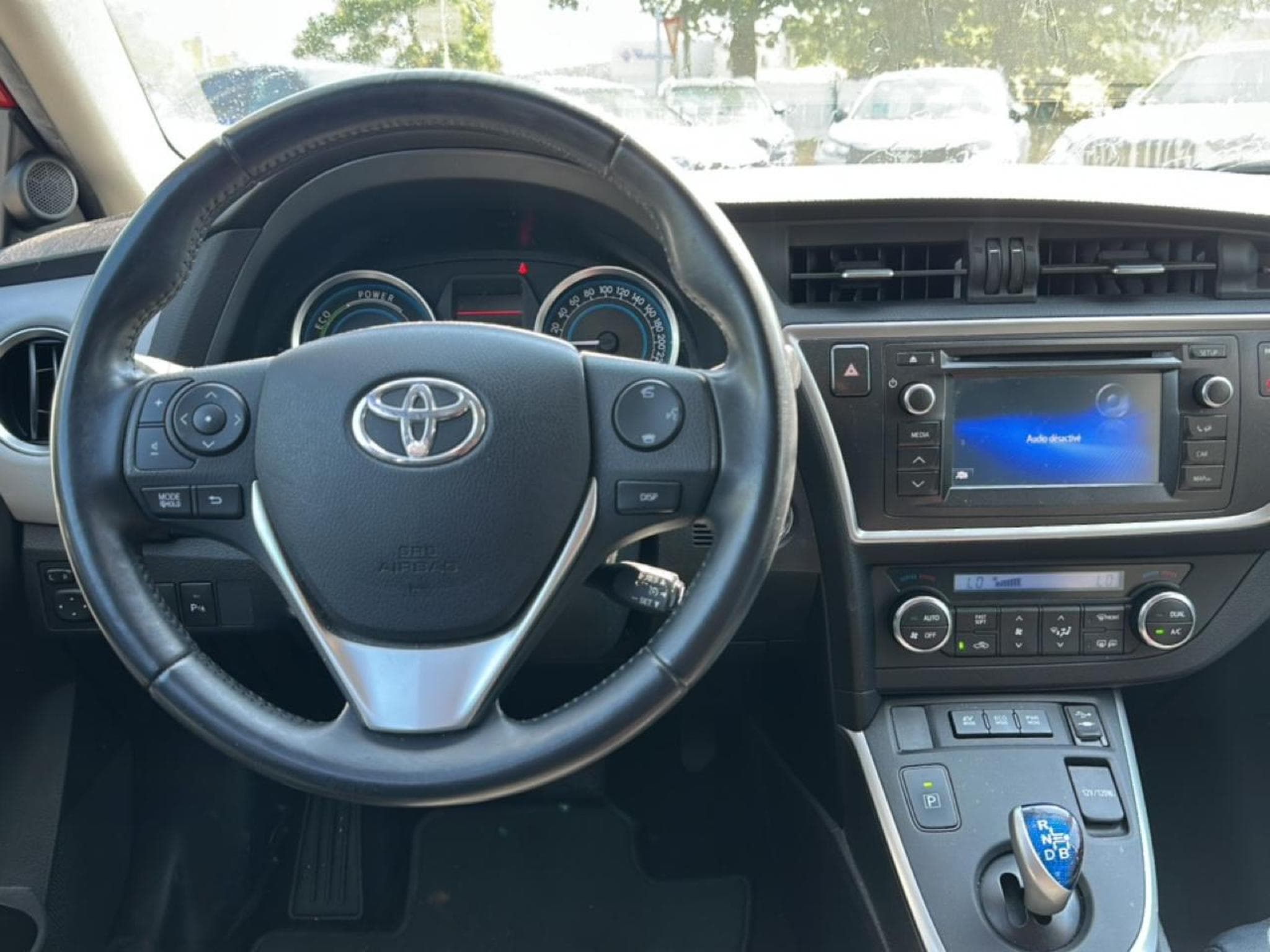 Toyota AURIS HSD 136H STYLE (2015) - Photo 10