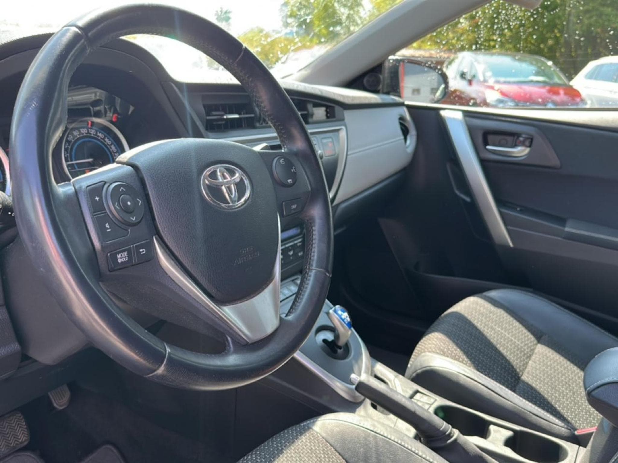 Toyota AURIS HSD 136H STYLE (2015) - Photo 15