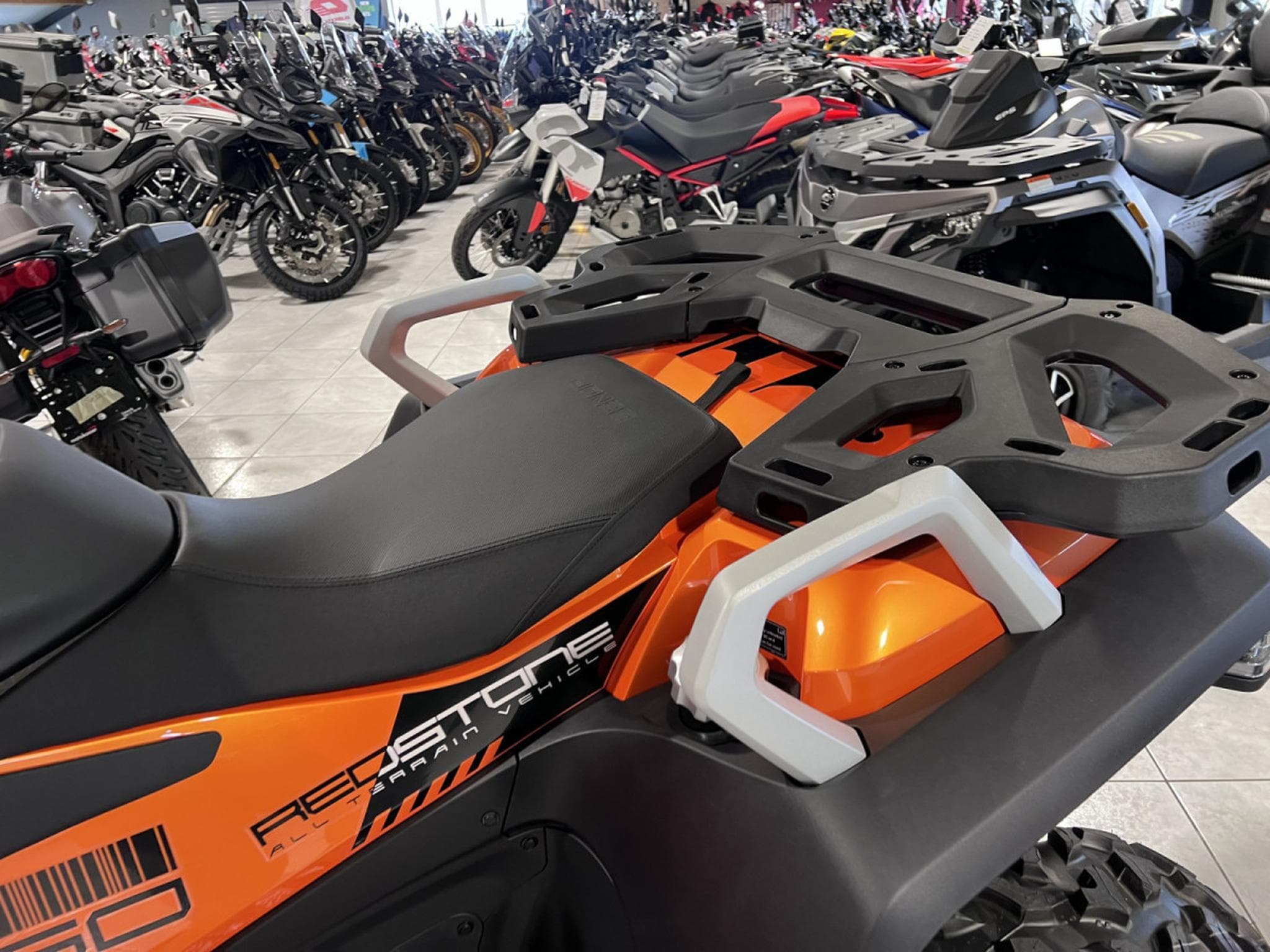 Benda Redstone 550 FIRST (2026) - Foto 5