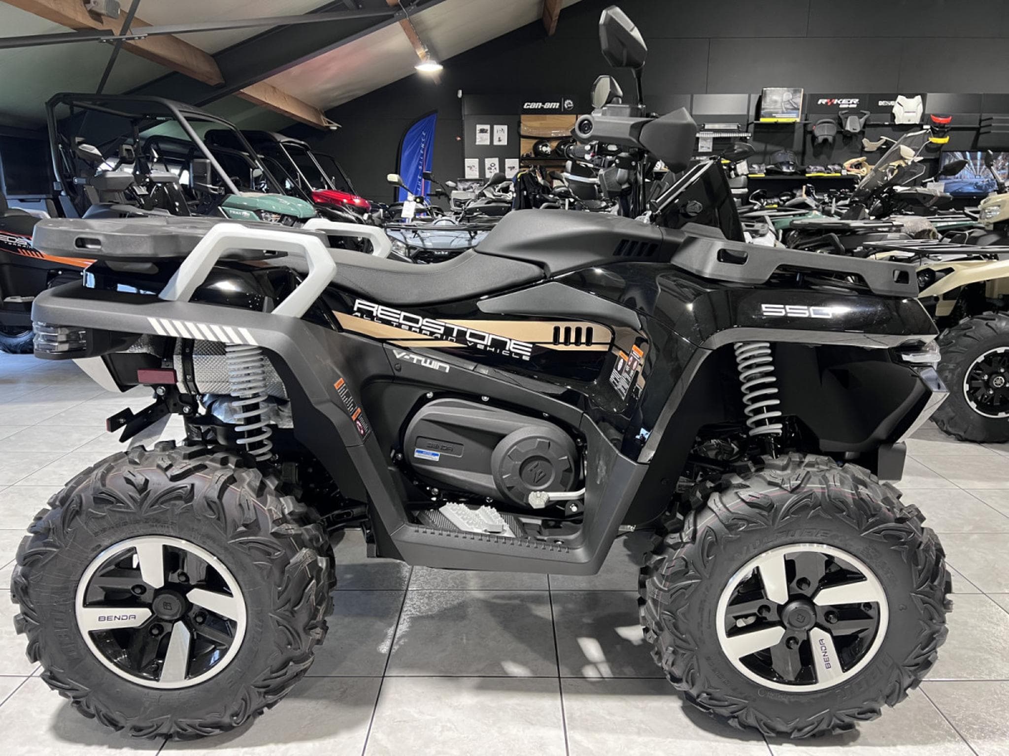 Benda Redstone 550 FIRST (2026) - Foto 1