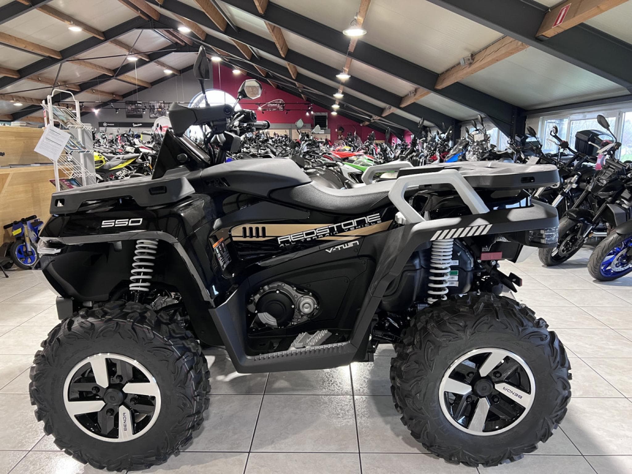 Benda Redstone 550 FIRST (2026) - Foto 4