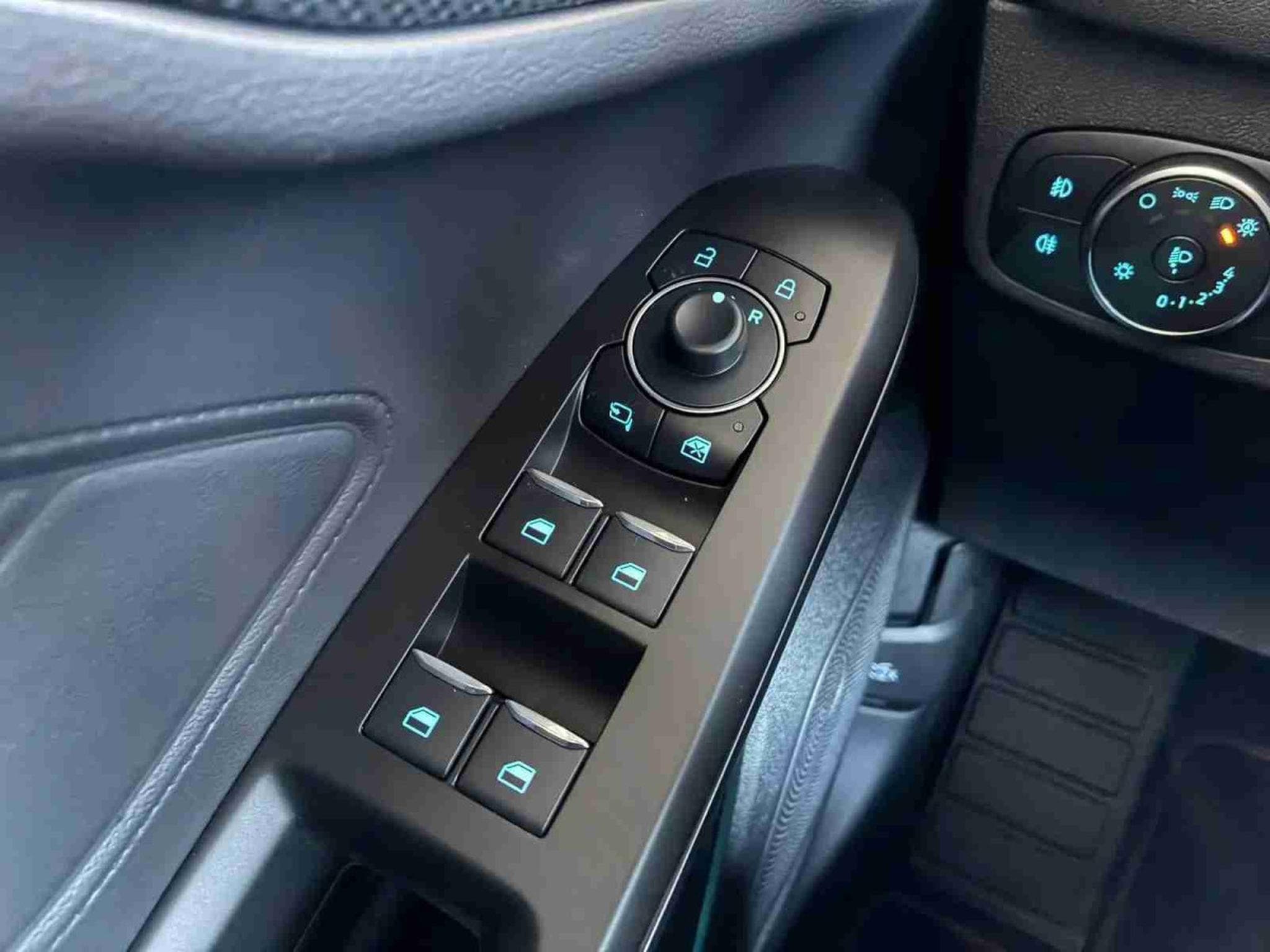 Ford Focus 1.0i Ecoboost 155 AT St-Line X (2025) - Photo 15