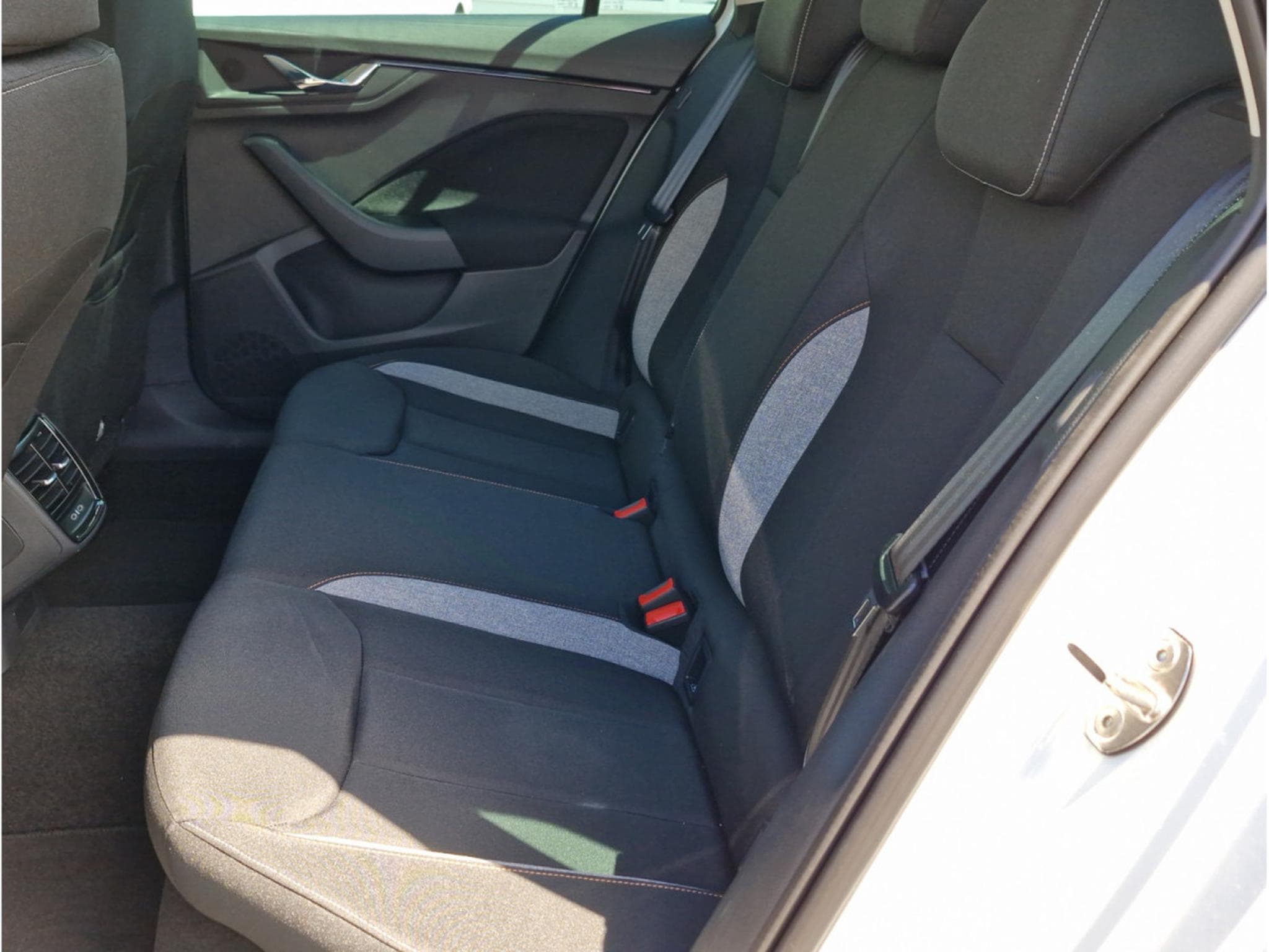 Skoda Kamiq 1.0 TSi 116 DSG Selection (2026) - Photo 7