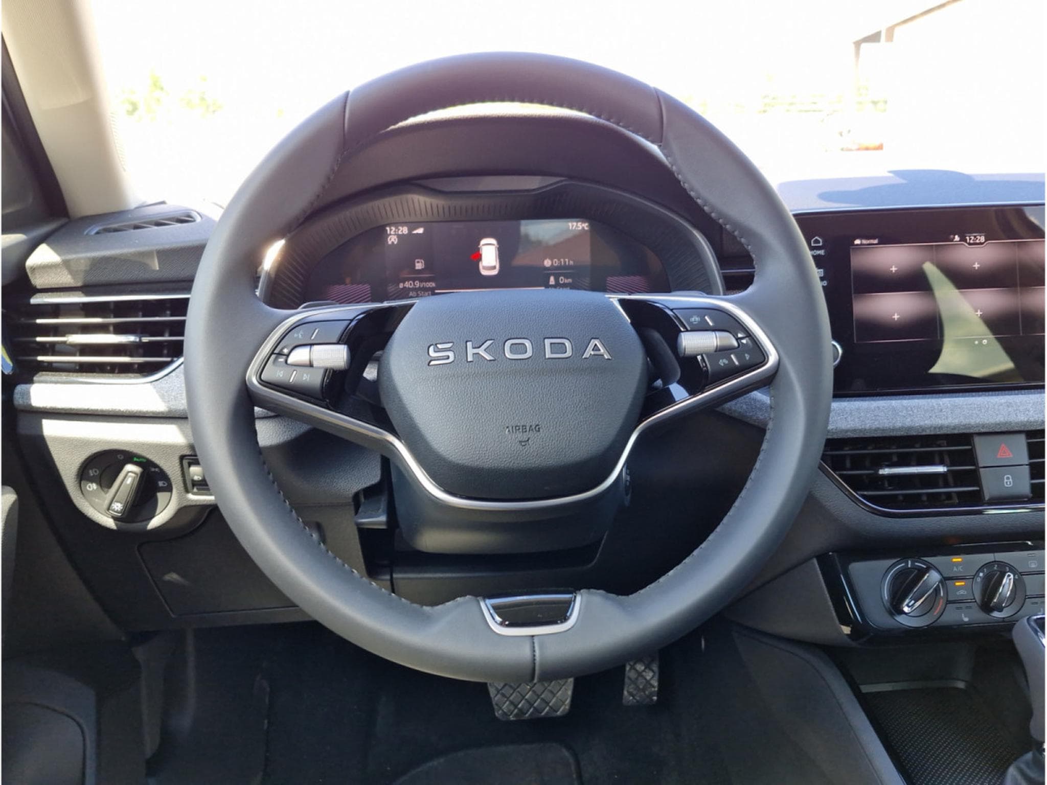 Skoda Kamiq 1.0 TSi 116 DSG Selection (2026) - Photo 8