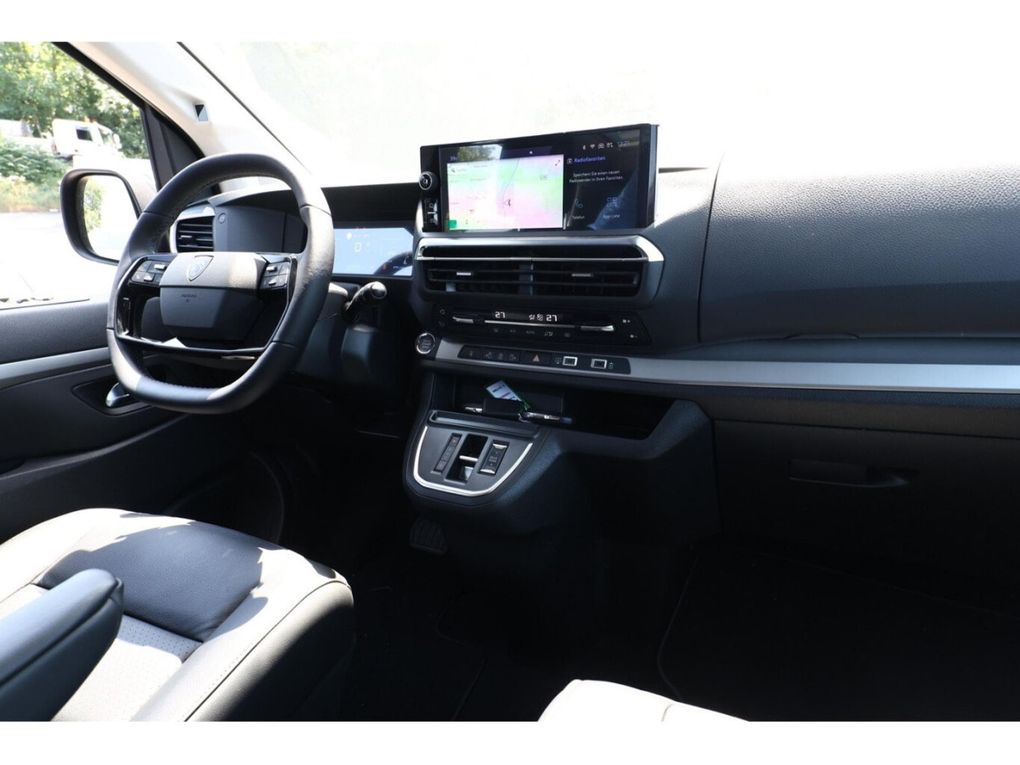 Peugeot Traveller 2.0 BlueHDI 180 AT8 Allure L2 (2025) - Photo 9