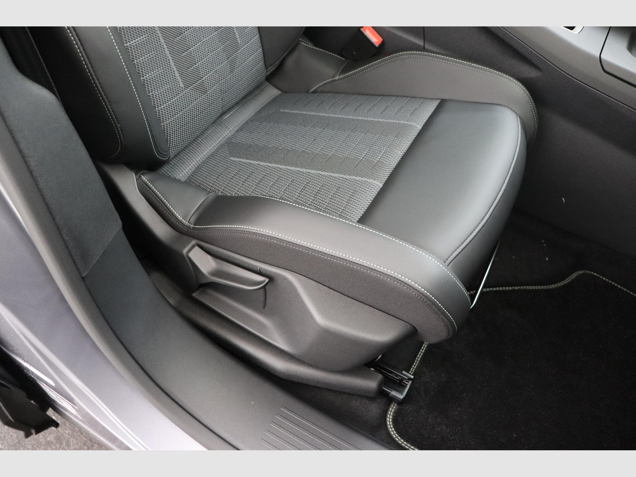 Peugeot 5008 GT (2026) - Photo 16