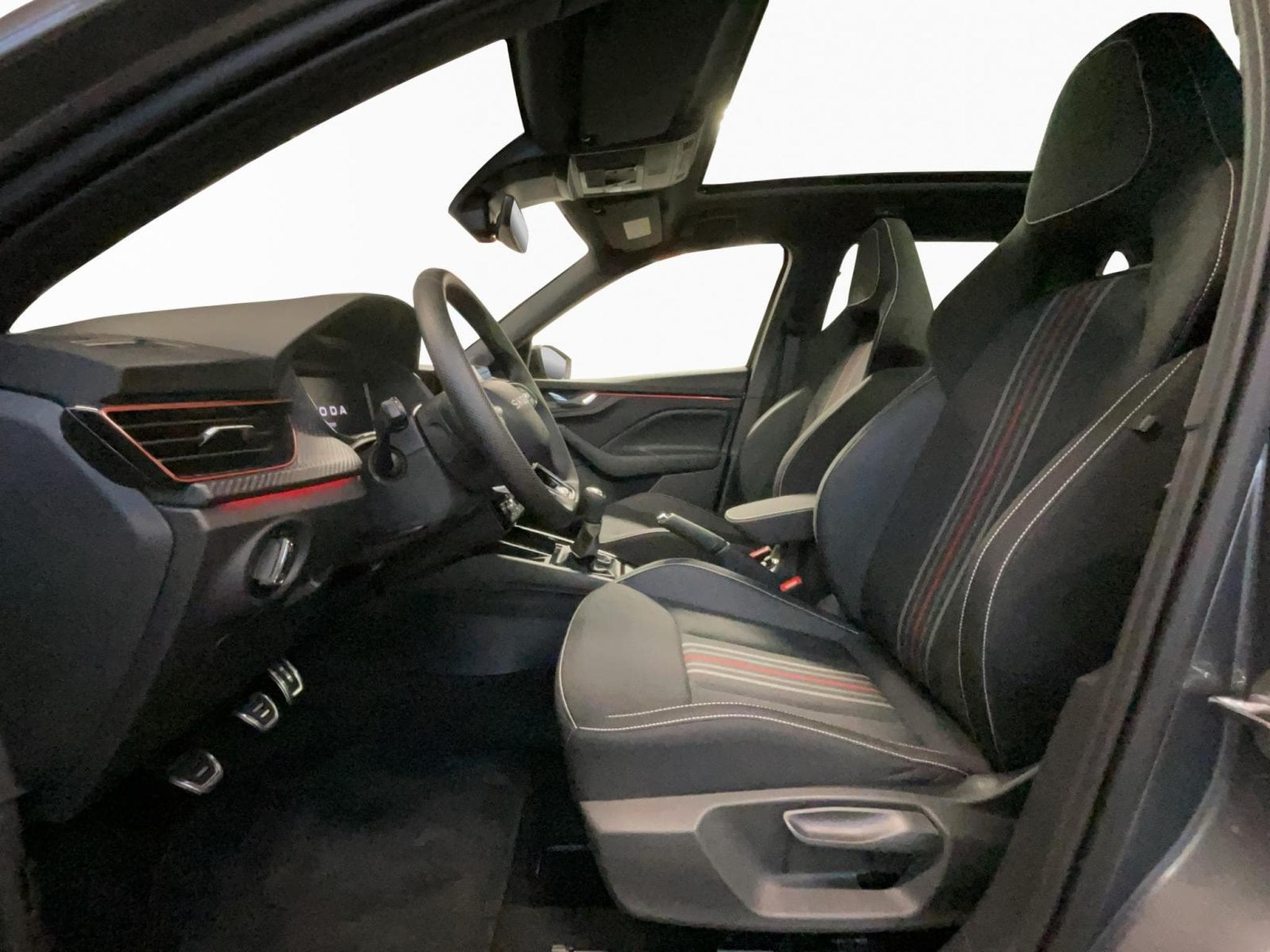 Skoda Kamiq Monte-Carlo+BVM+Pano+RearView (2025) - Foto 11