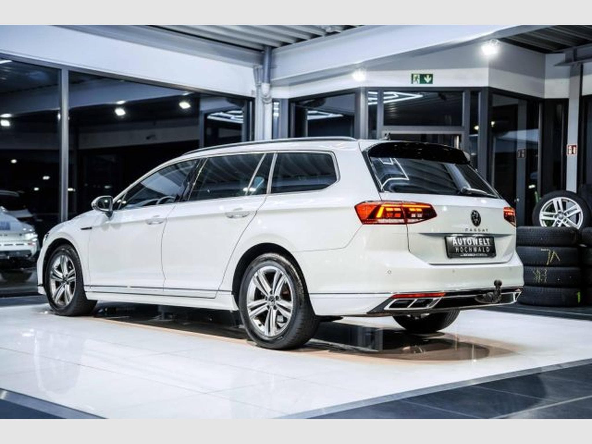VW Passat Passat 2.0 TDI DSG R-Line NAVI LED RFK AHK SHZG (2023) - Foto 11
