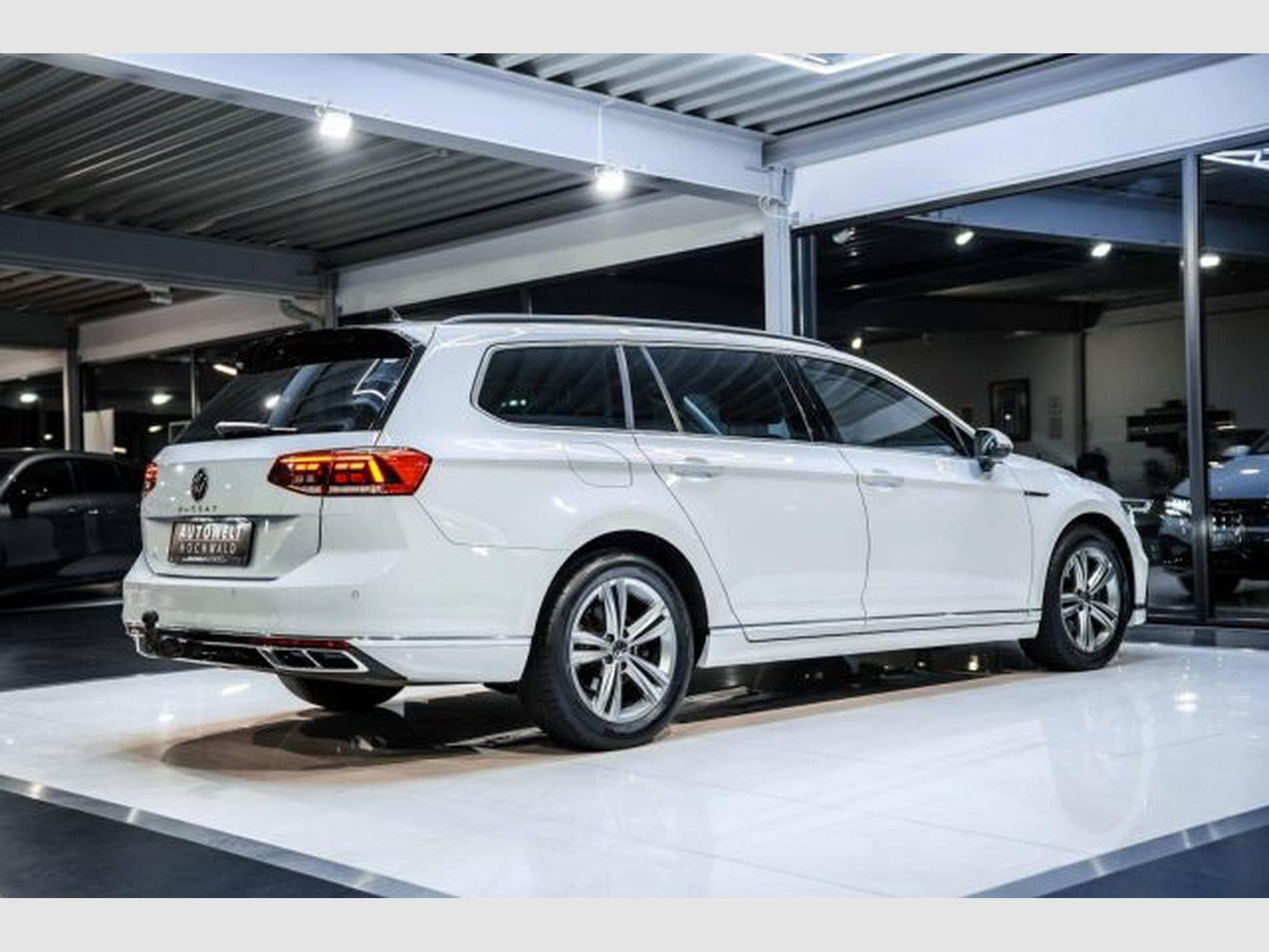 VW Passat Passat 2.0 TDI DSG R-Line NAVI LED RFK AHK SHZG (2023) - Foto 13