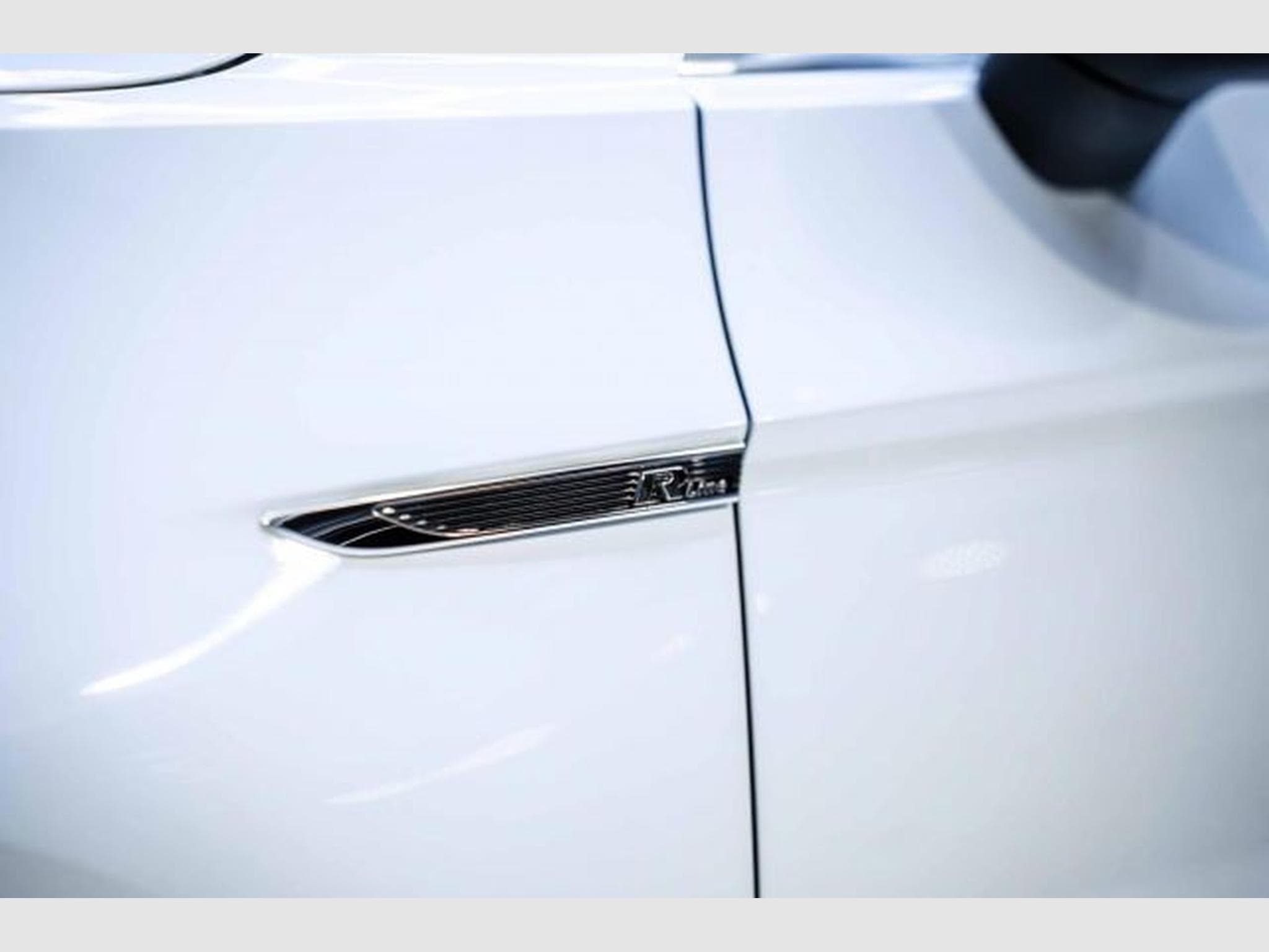 VW Passat Passat 2.0 TDI DSG R-Line NAVI LED RFK AHK SHZG (2023) - Foto 14