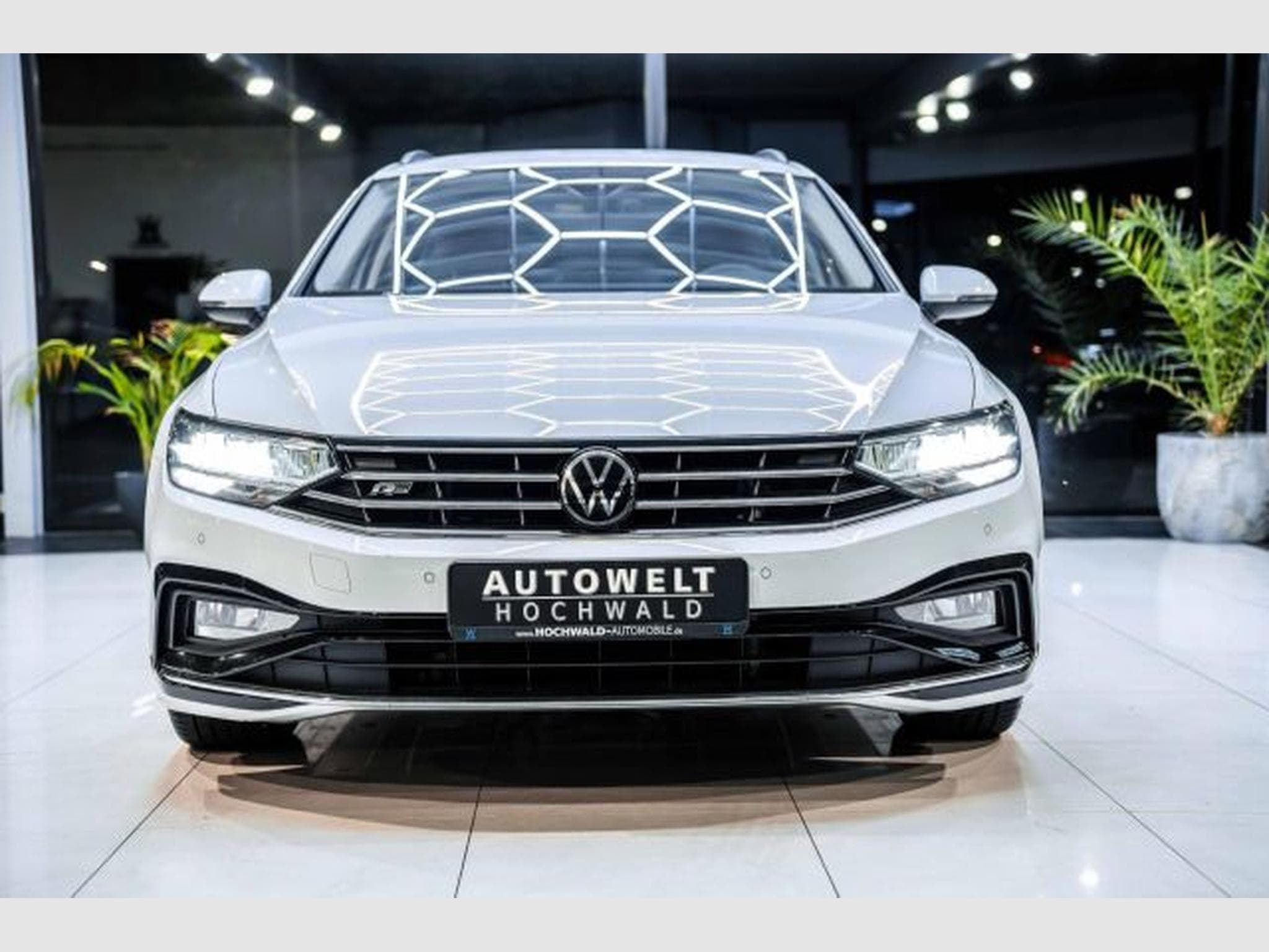 VW Passat Passat 2.0 TDI DSG R-Line NAVI LED RFK AHK SHZG (2023) - Foto 5