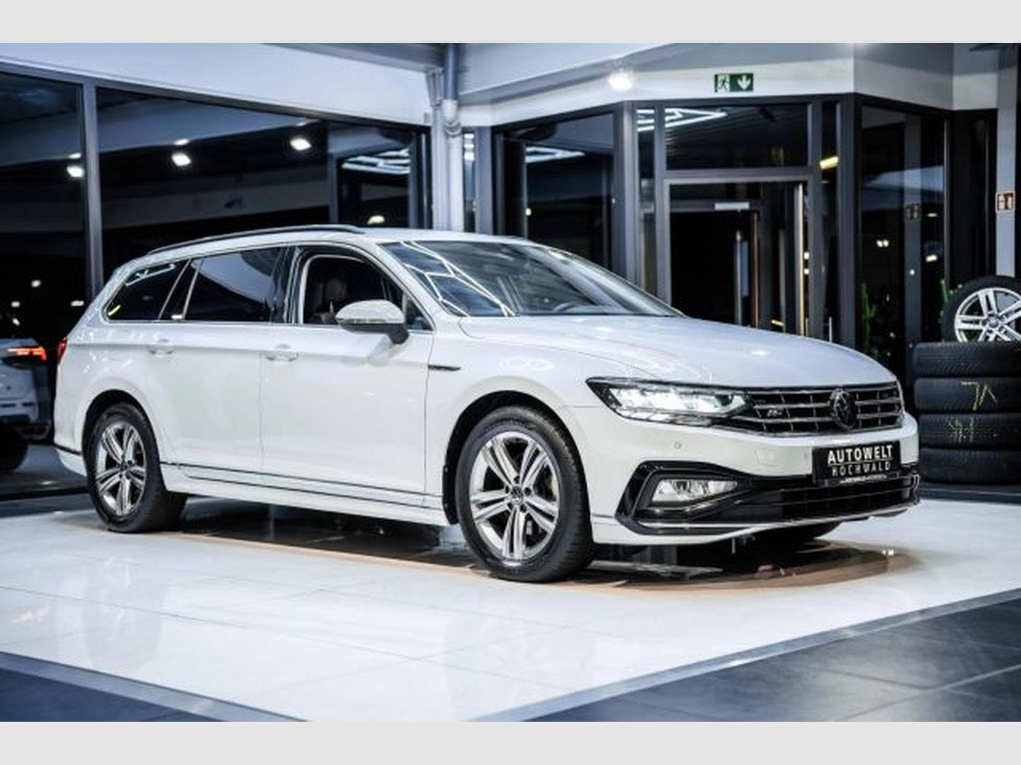 VW Passat Passat 2.0 TDI DSG R-Line NAVI LED RFK AHK SHZG (2023) - Foto 6