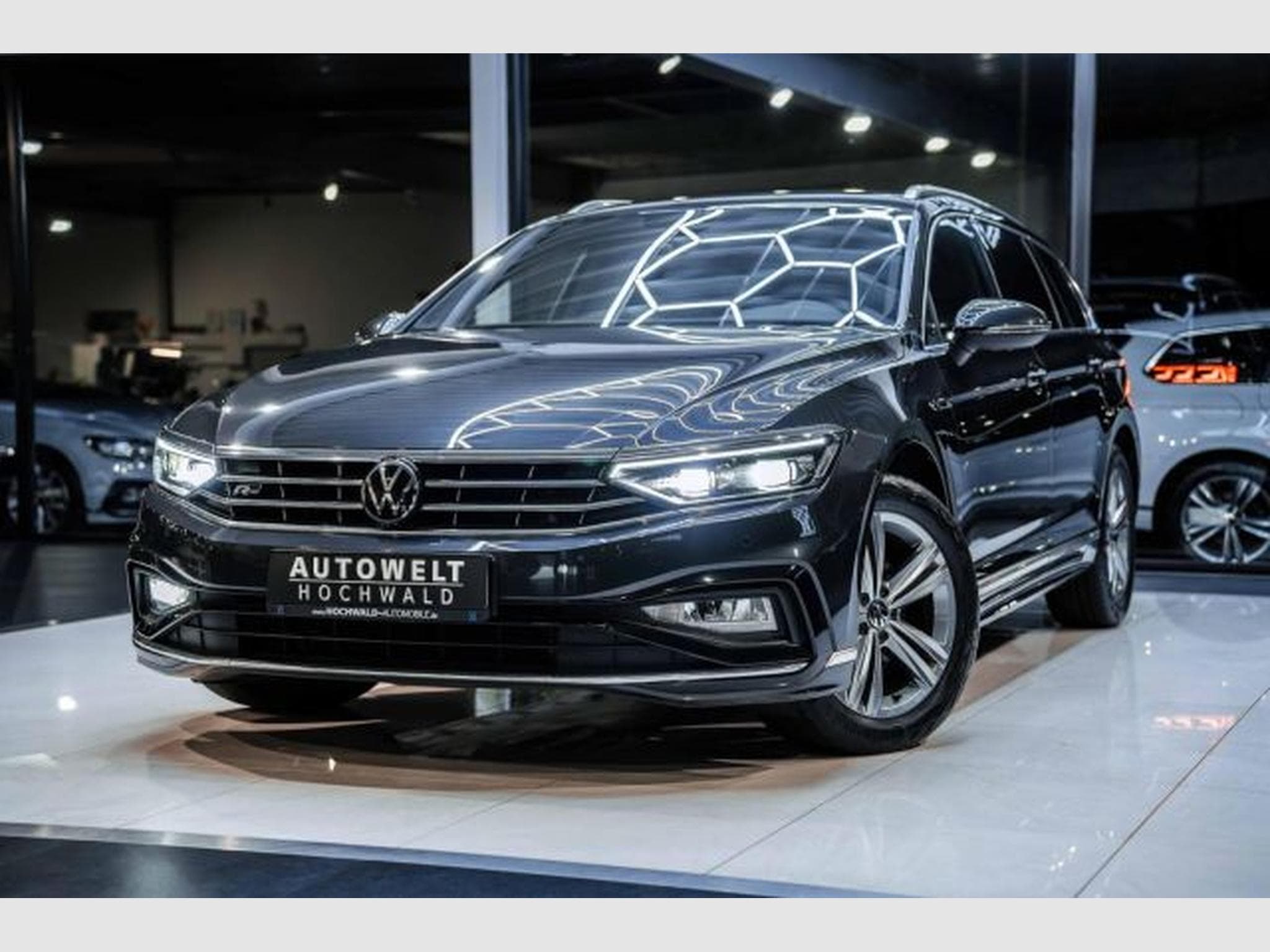 VW Passat Passat Variant 2.0 TDI 2x R-Line RFK IQ-LED AHK (2023) - Photo 2