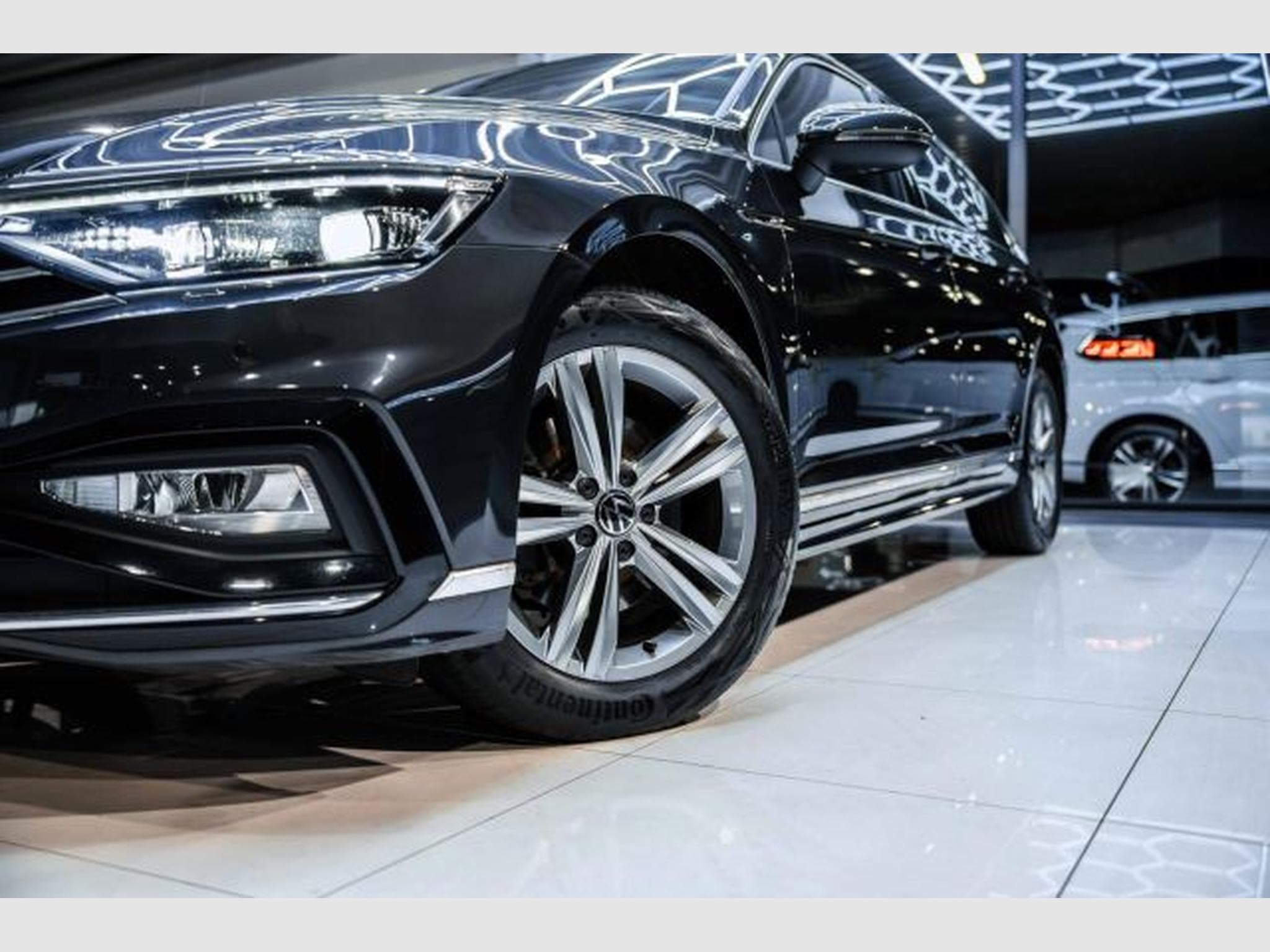 VW Passat Passat Variant 2.0 TDI 2x R-Line RFK IQ-LED AHK (2023) - Photo 3