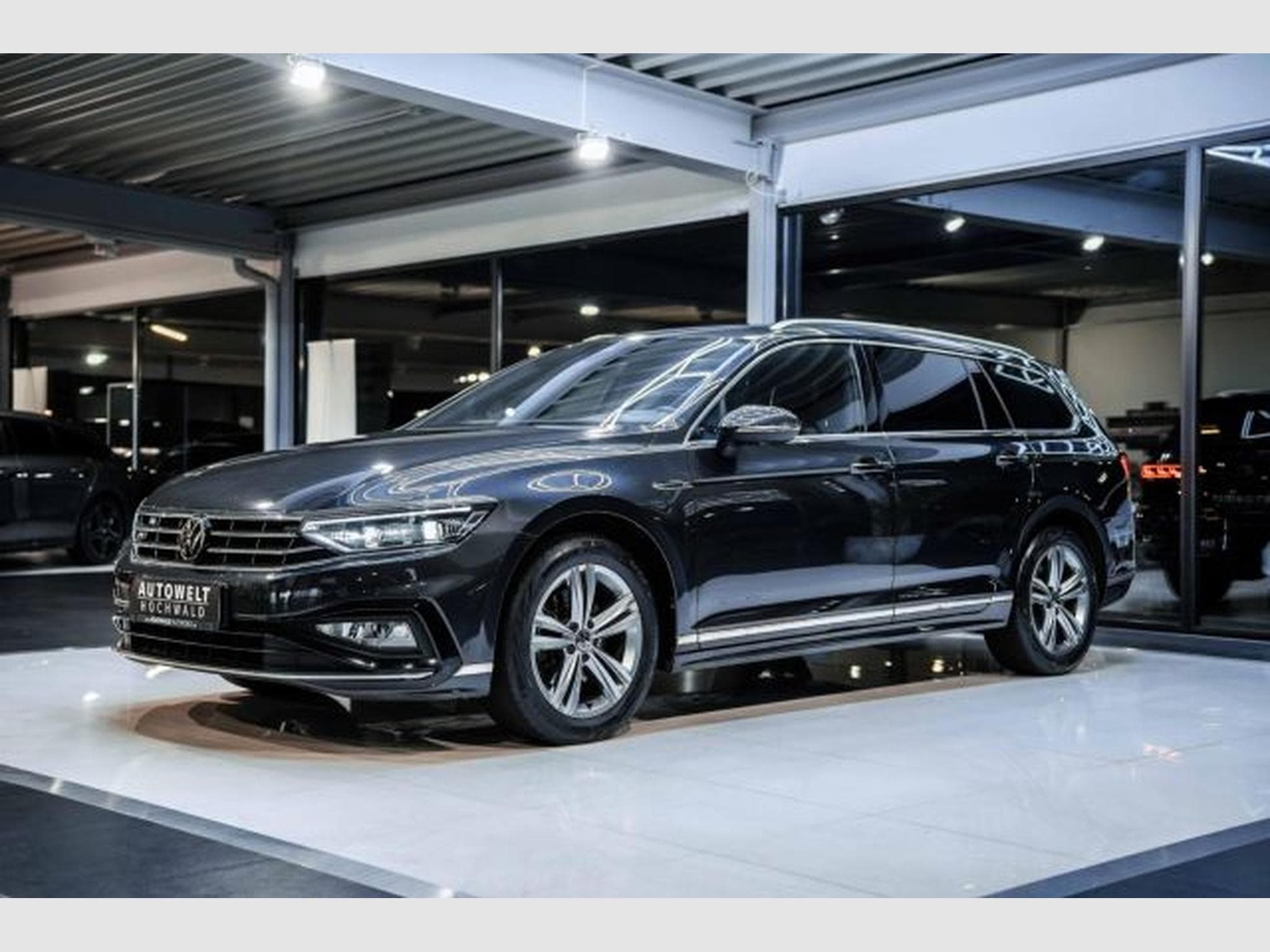 VW Passat Passat Variant 2.0 TDI 2x R-Line RFK IQ-LED AHK (2023) - Photo 4