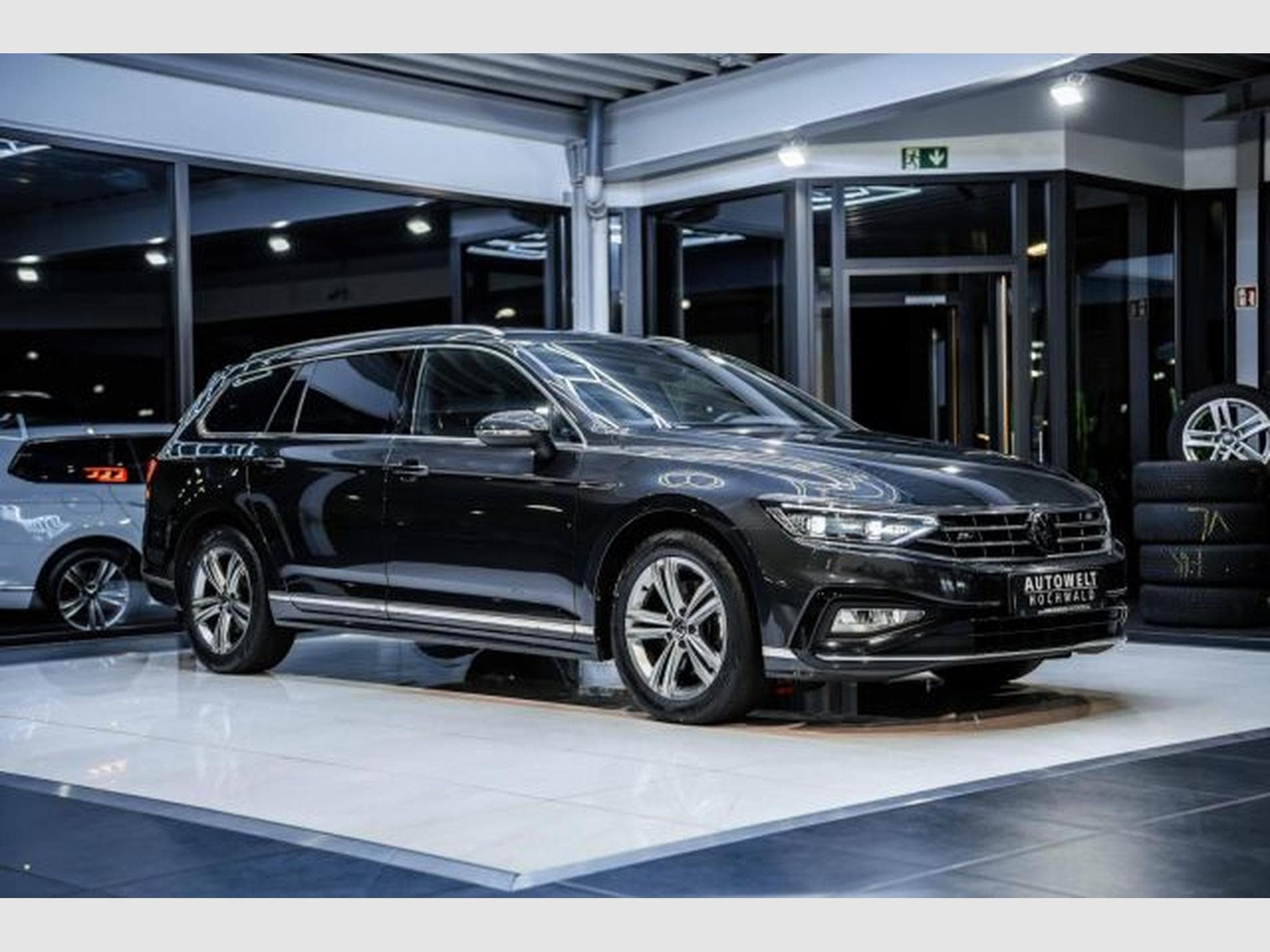 VW Passat Passat Variant 2.0 TDI 2x R-Line RFK IQ-LED AHK (2023) - Photo 6