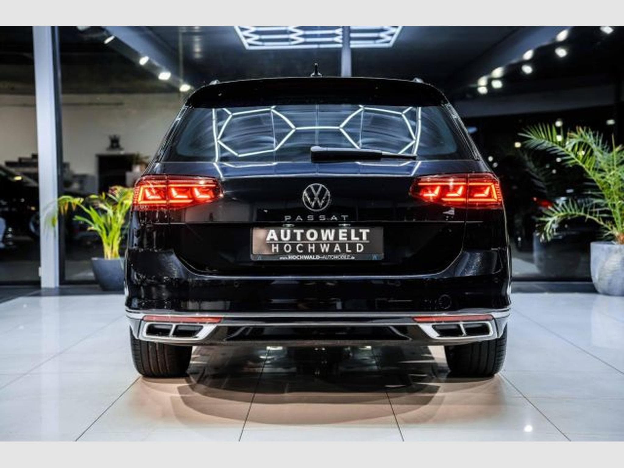 VW Passat Passat Variant 2.0 TDI DSG 2x R-Line AHK PANO IQ (2023) - Photo 12