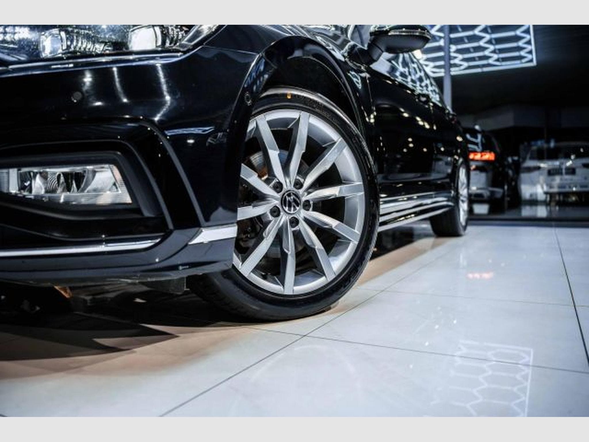 VW Passat Passat Variant 2.0 TDI DSG 2x R-Line AHK PANO IQ (2023) - Photo 3