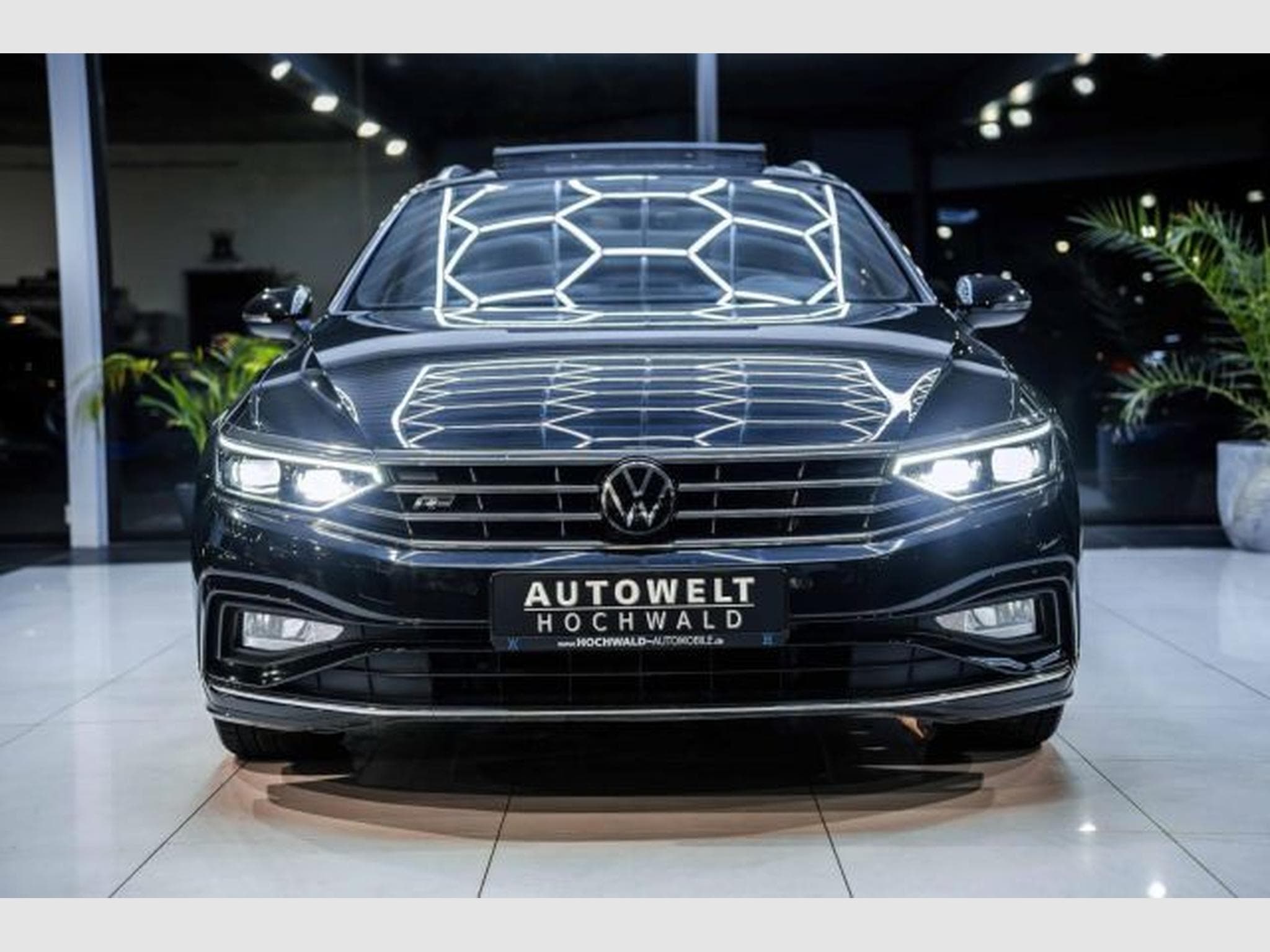 VW Passat Passat Variant 2.0 TDI DSG 2x R-Line AHK PANO IQ (2023) - Photo 5