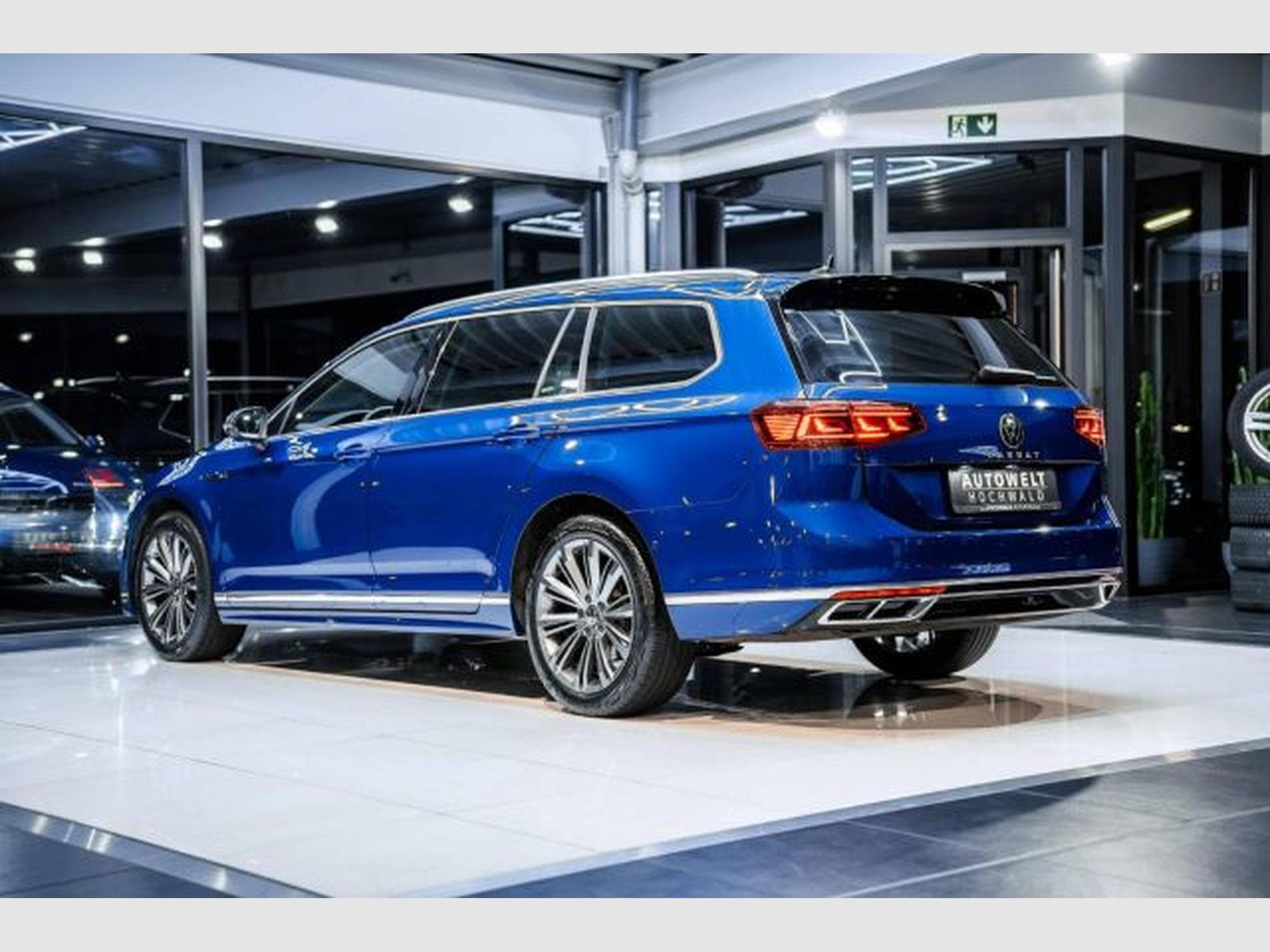 VW Passat Passat Variant 2.0 TDI DSG R-Line Eleg AHK STHZG (2023) - Photo 12