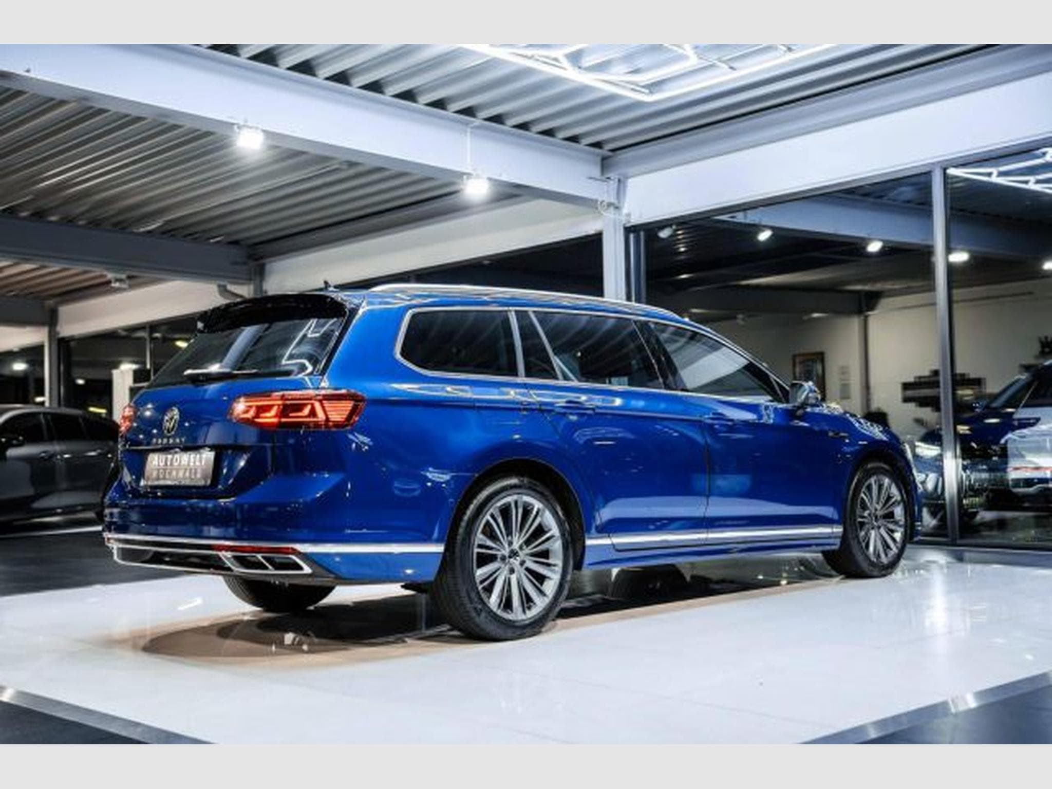 VW Passat Passat Variant 2.0 TDI DSG R-Line Eleg AHK STHZG (2023) - Photo 14