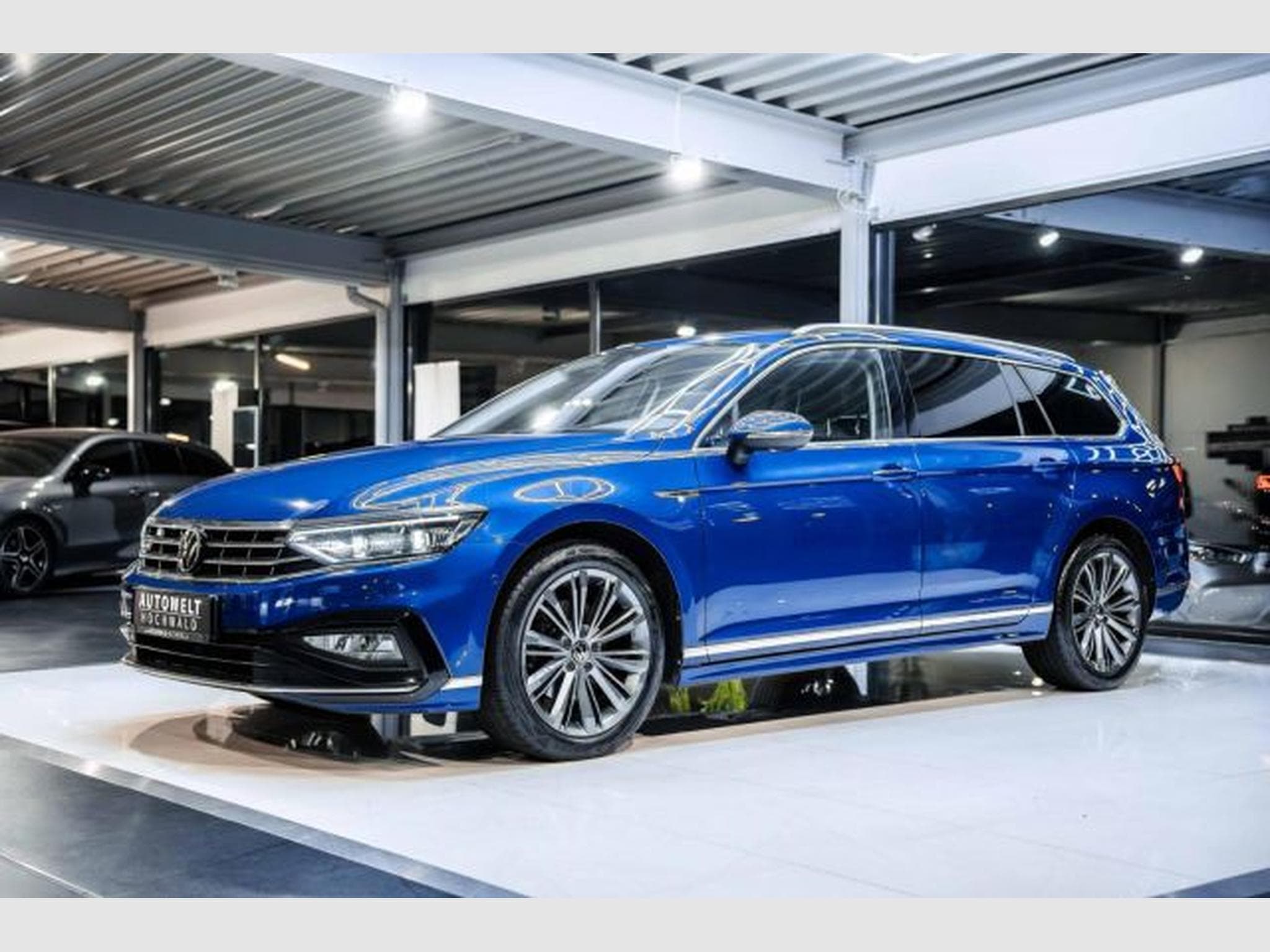 VW Passat Passat Variant 2.0 TDI DSG R-Line Eleg AHK STHZG (2023) - Photo 4