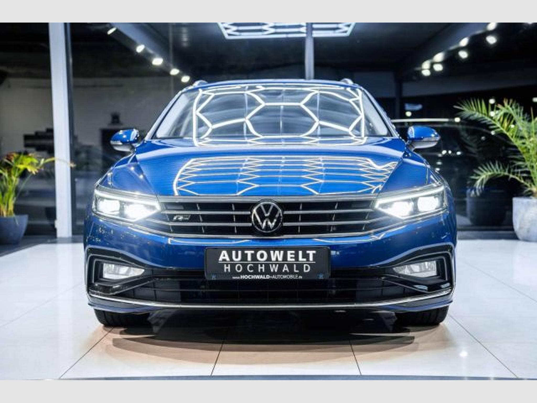 VW Passat Passat Variant 2.0 TDI DSG R-Line Eleg AHK STHZG (2023) - Photo 5