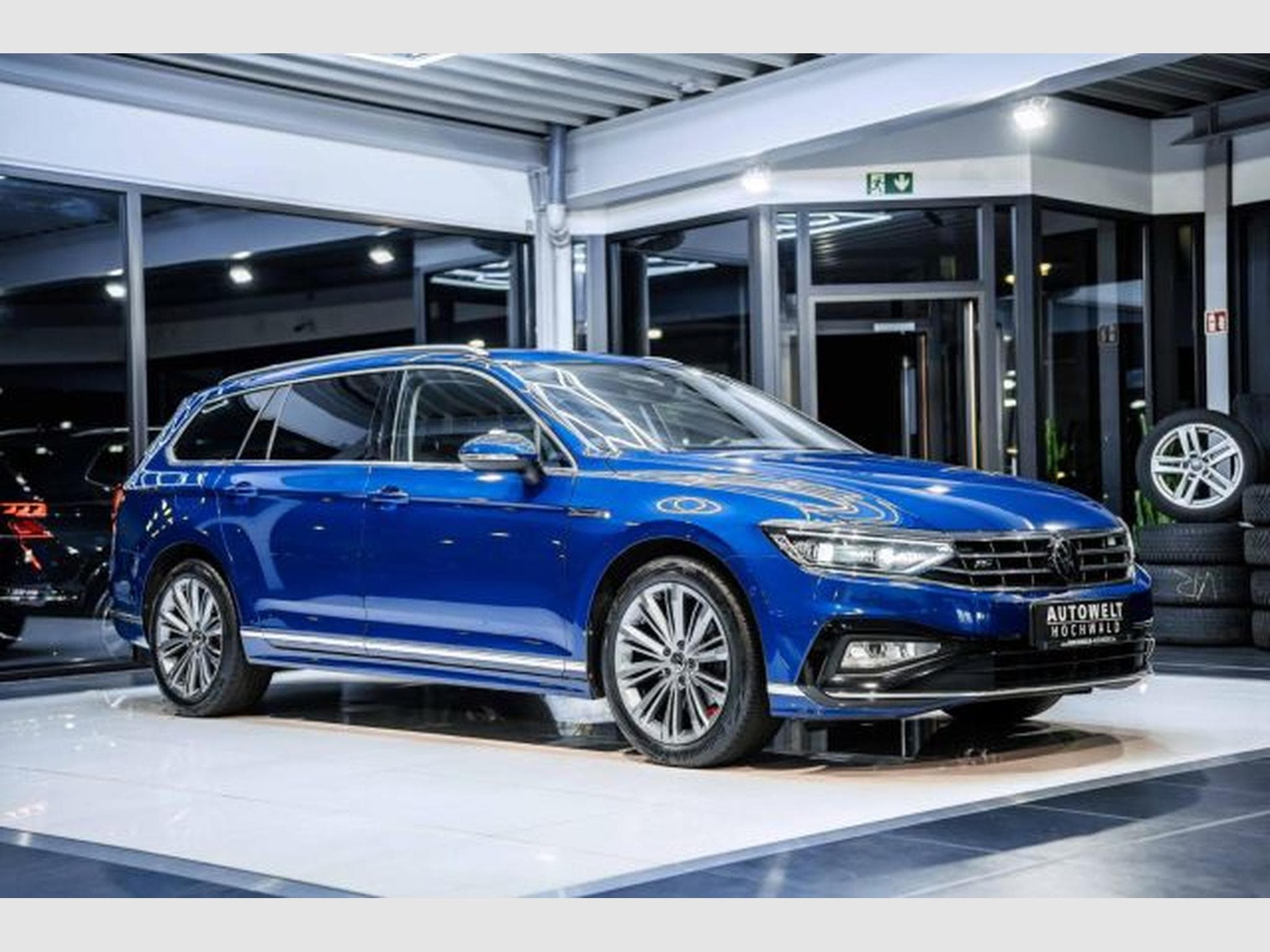 VW Passat Passat Variant 2.0 TDI DSG R-Line Eleg AHK STHZG (2023) - Photo 6